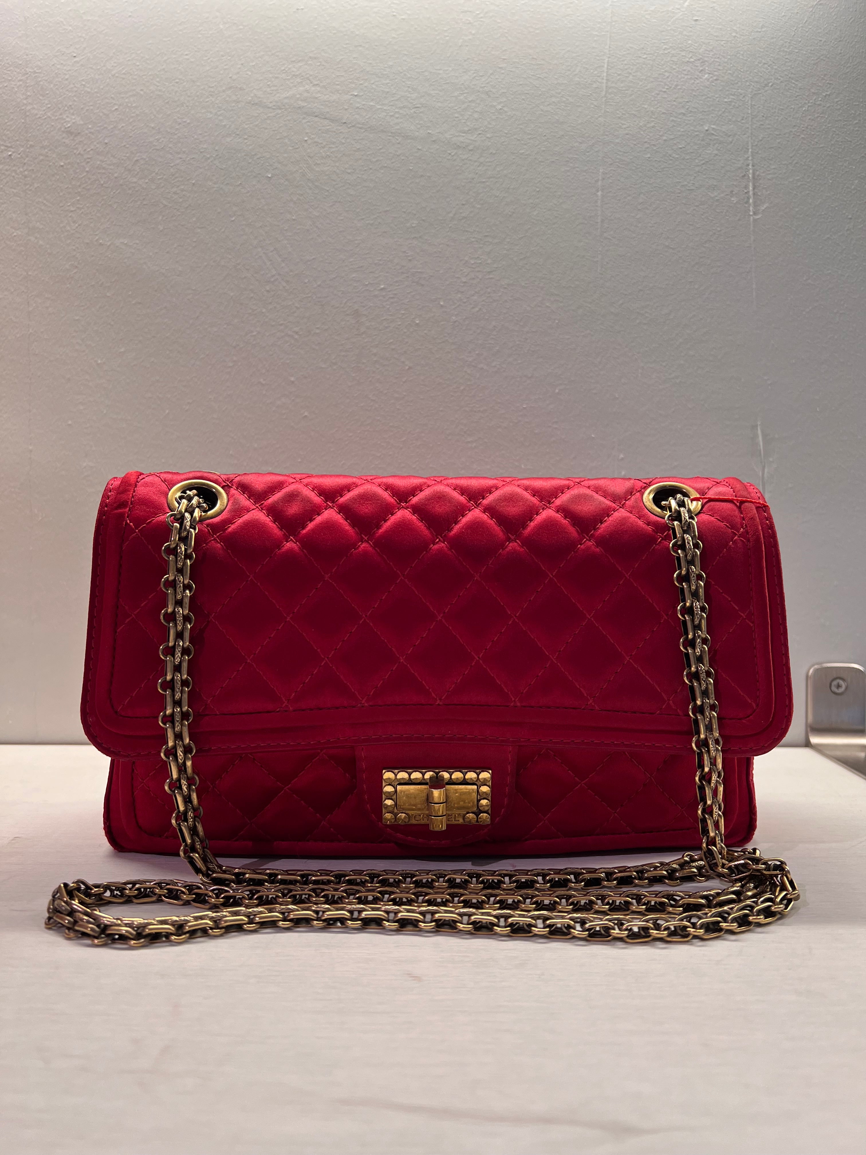 Chanel 2.55 Reissue 225 Shoulder bag in Satin SYCC104