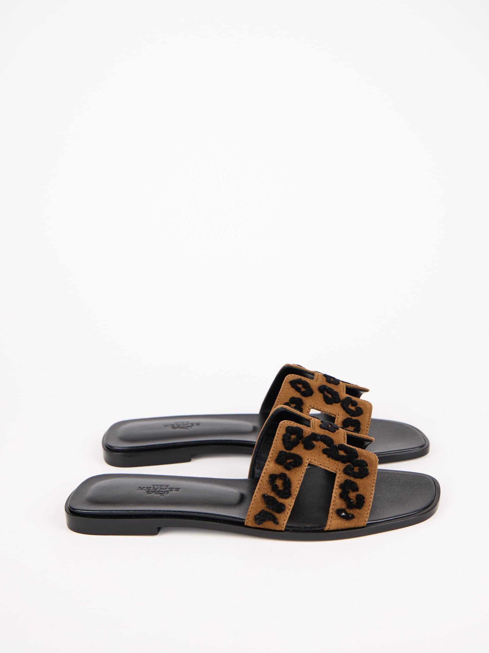 HERMÈS ORAN SANDAL BRUN FUME & NOIR LEOPARD Tuffed Suede - Size 39