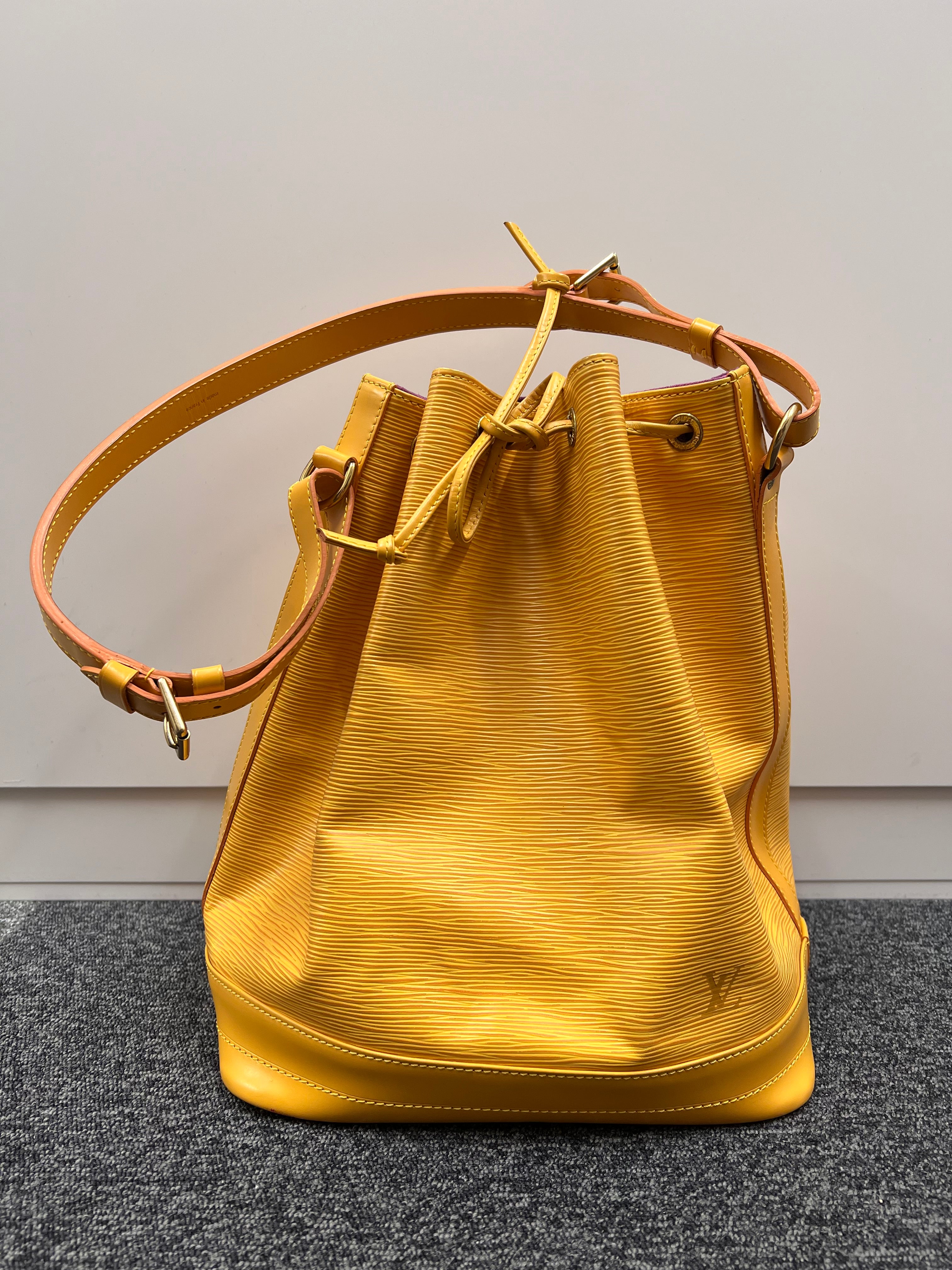 LOUIS VUITTON Epi Noe Yellow M44009 B1021ZFW7D