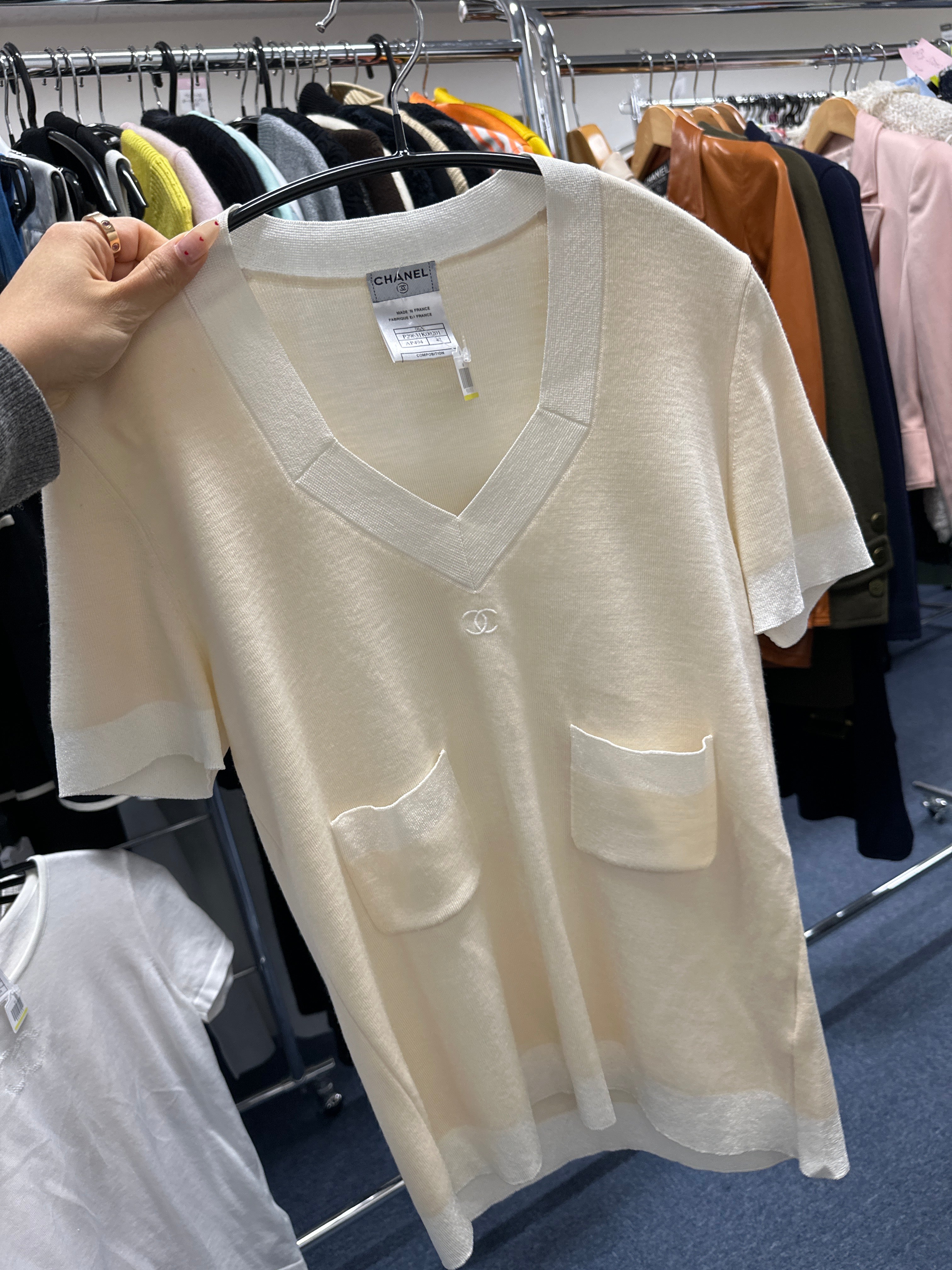 Chanel 06A cream v neck tee 42