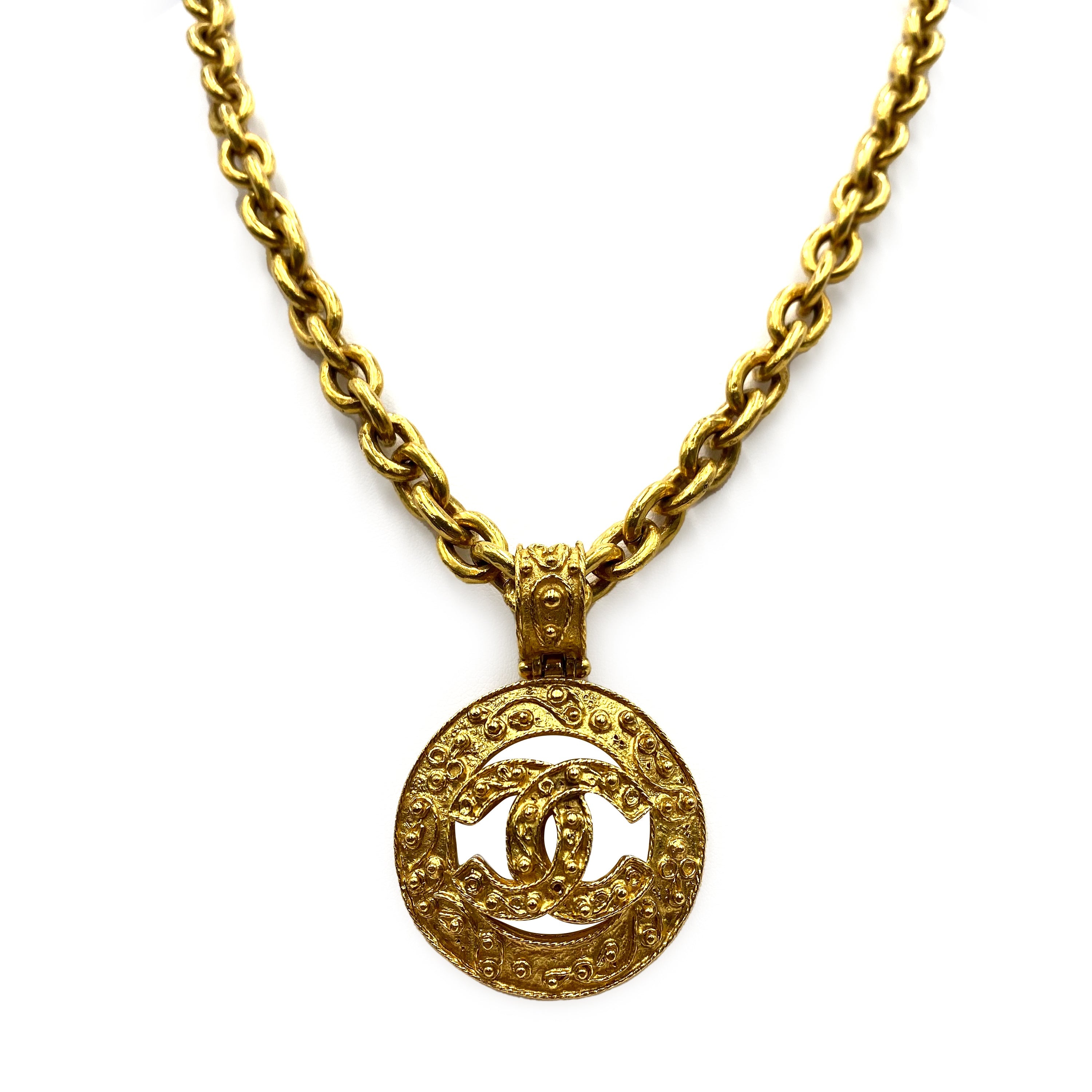 *AUCTION* Chanel Vintage Necklace Grapevine Round CC 94A 90235503