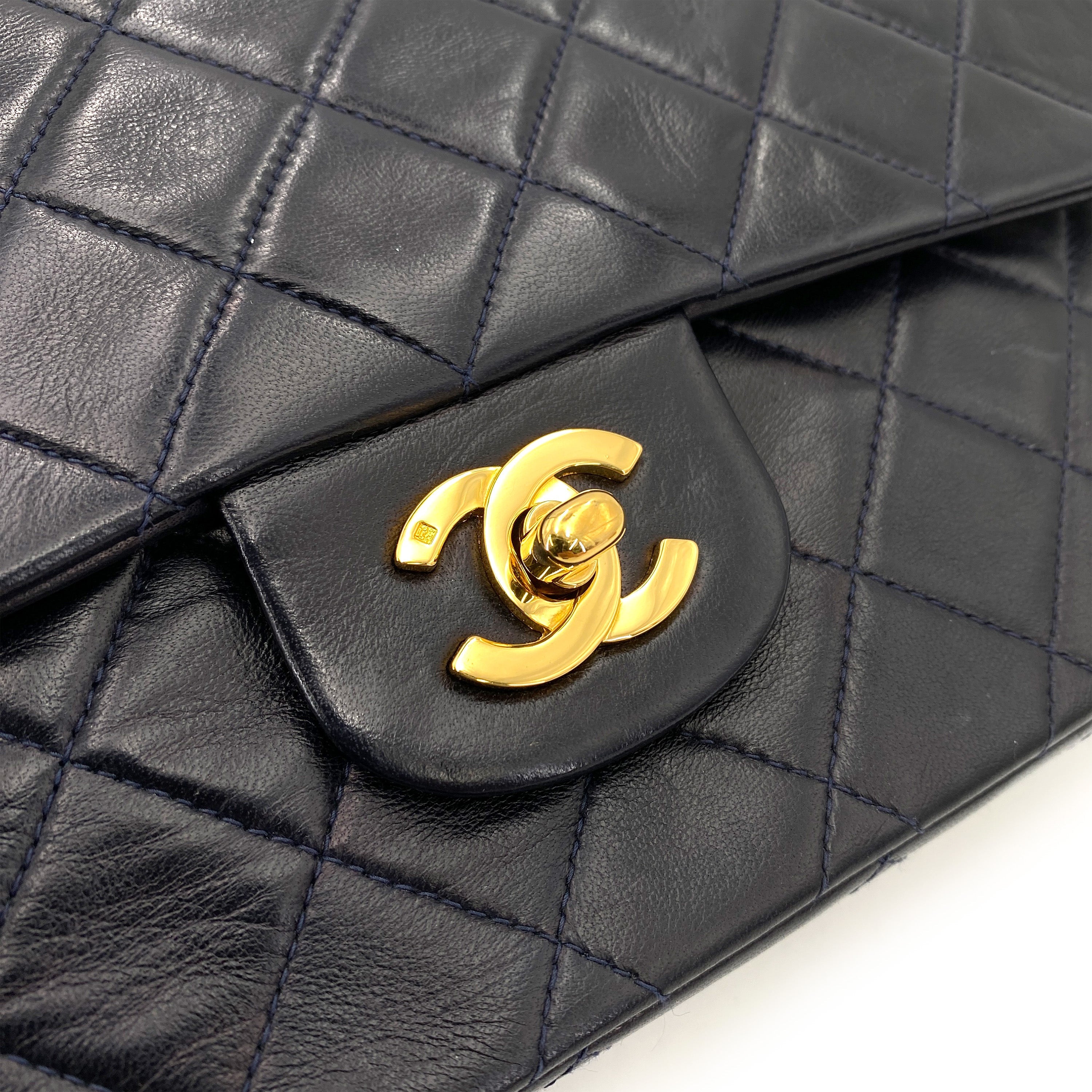 CHANEL VINTAGE CLASSIC FLAP MEDIUM CHAIN SHOULDER BAG NAVY LAMB SKIN 90248126