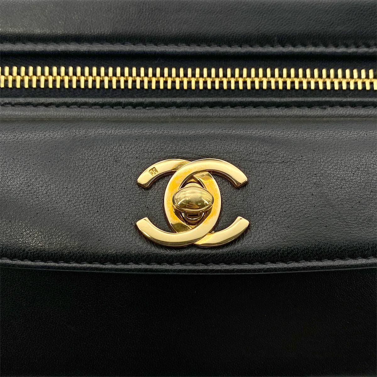 CHANEL VINTAGE CLUTCH BAG TURN LOCK BLACK LAMB SKIN 90264536