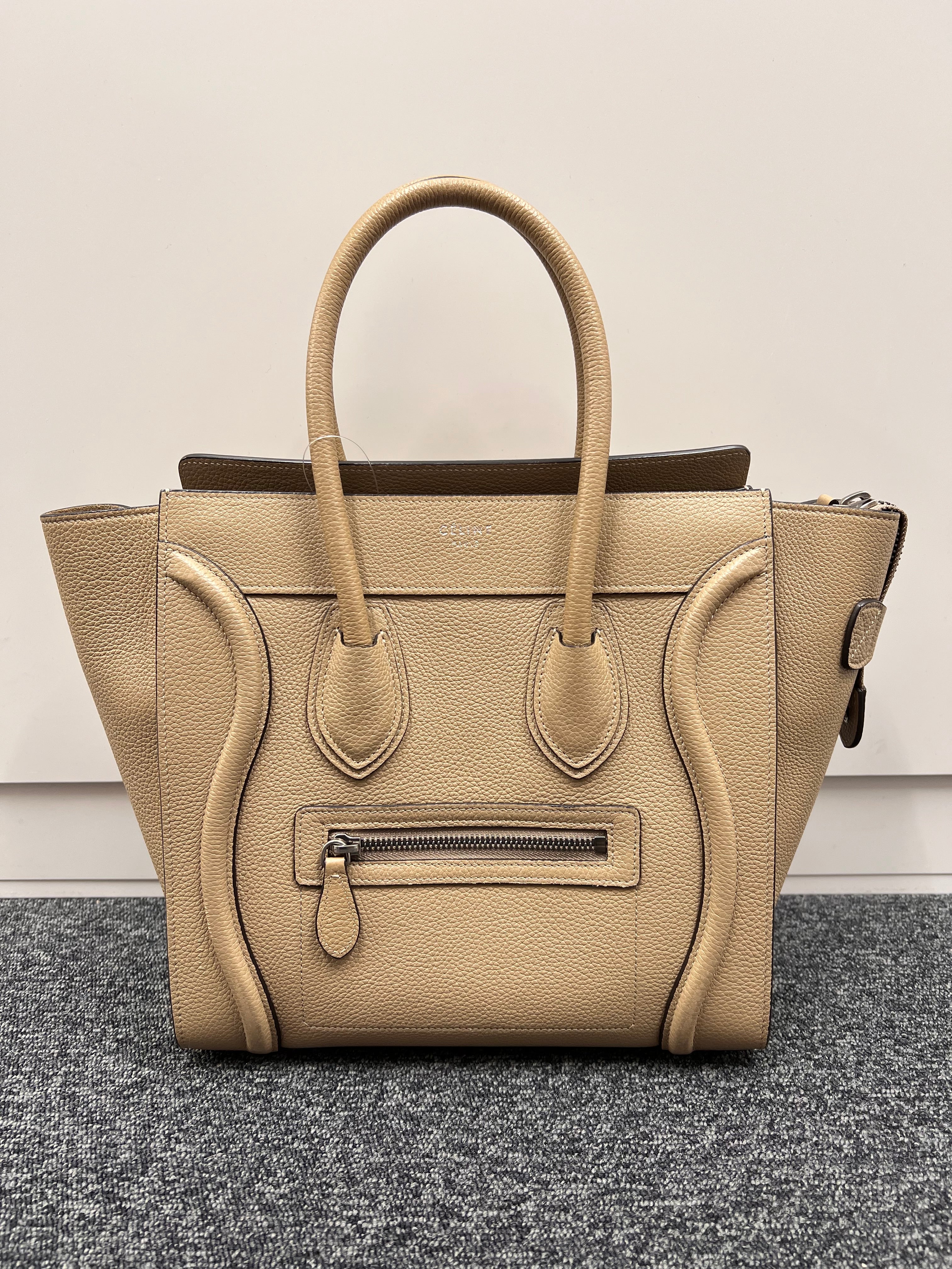 CELINE Luggage Micro Leather Beige B1108C6DU2