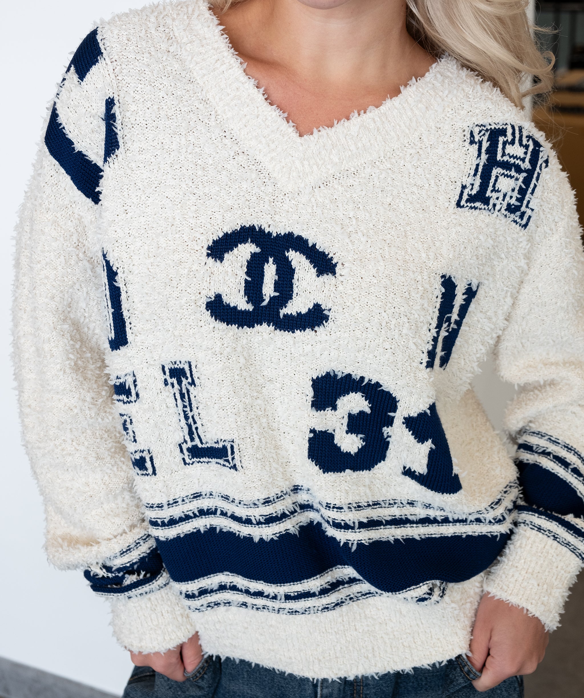 Chanel Cream Navy Sweatshirt	 DXBS0500