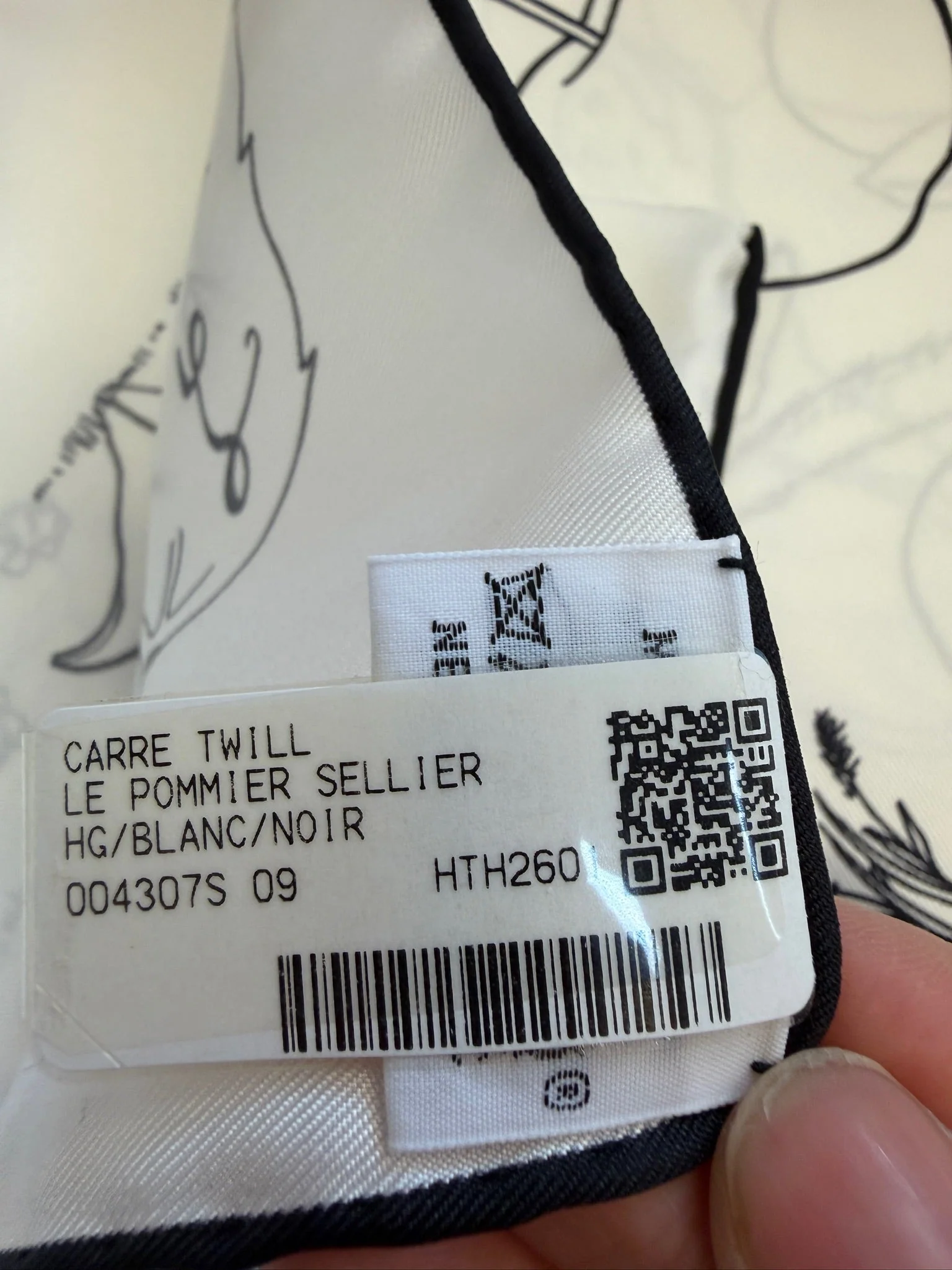 Hermes Le Pommier Sellier scarf 90 blanc / noir