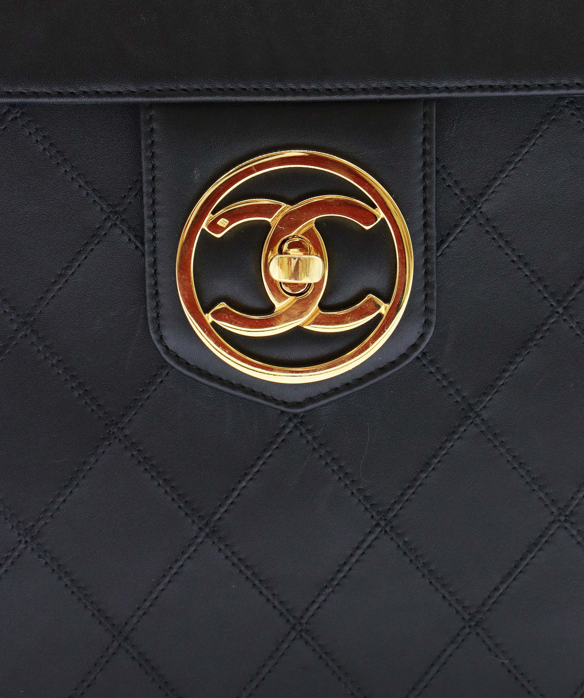 CHANEL Black Vanity turnlock bag 90244693 DXBS0592