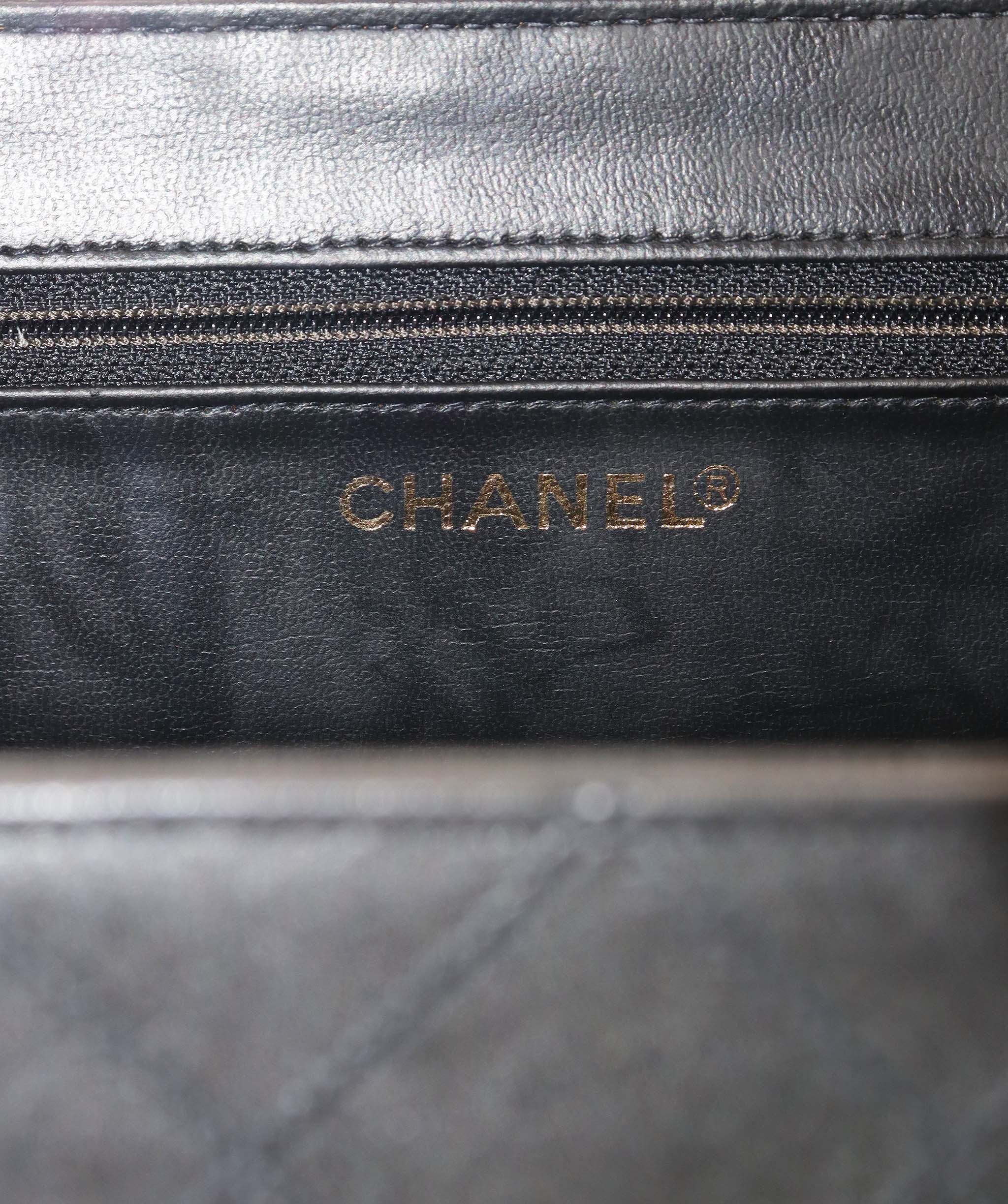 CHANEL Black Vanity turnlock bag 90244693 DXBS0592