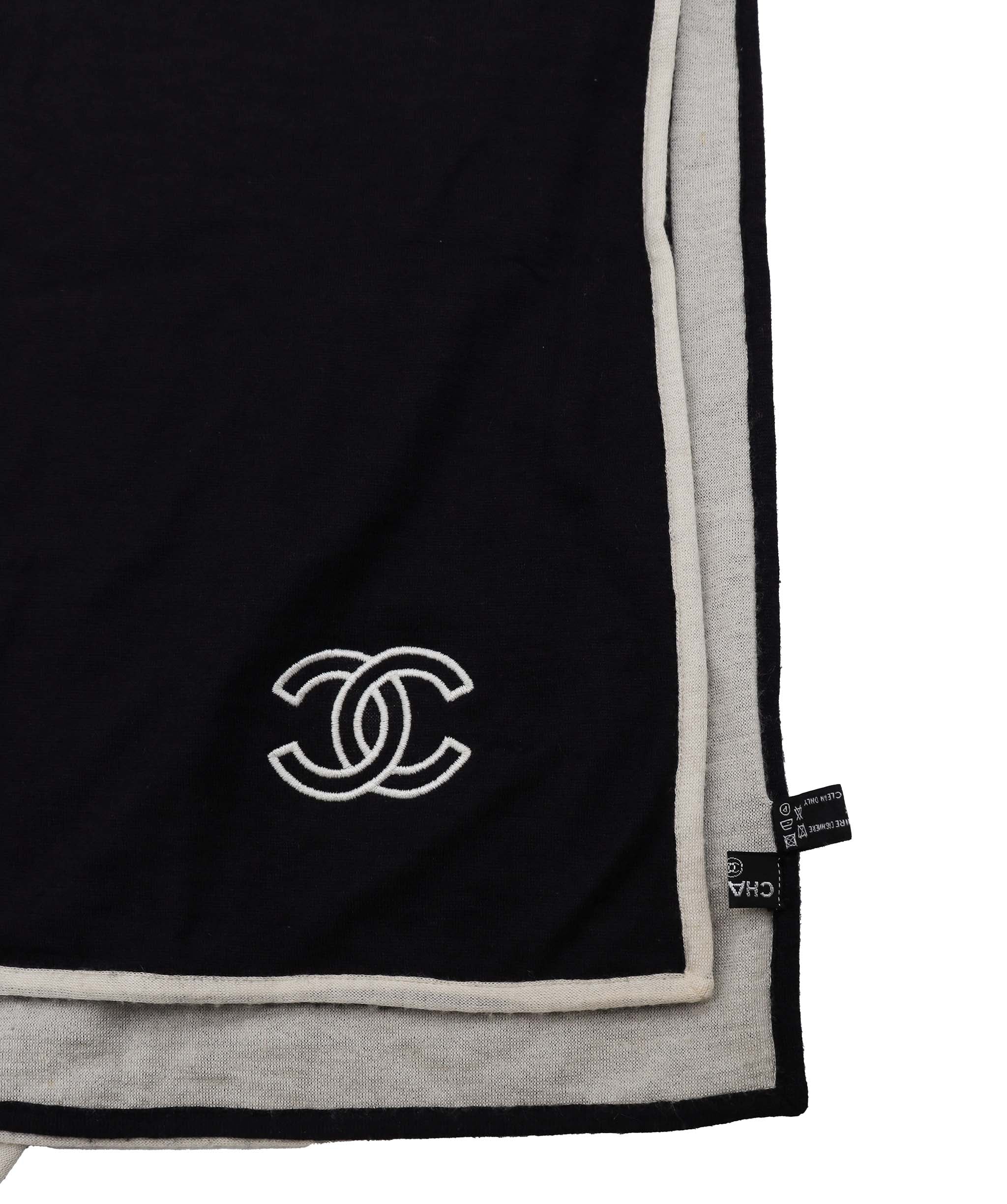 Chanel CC Cashmere Shawl Black White DXBS1976