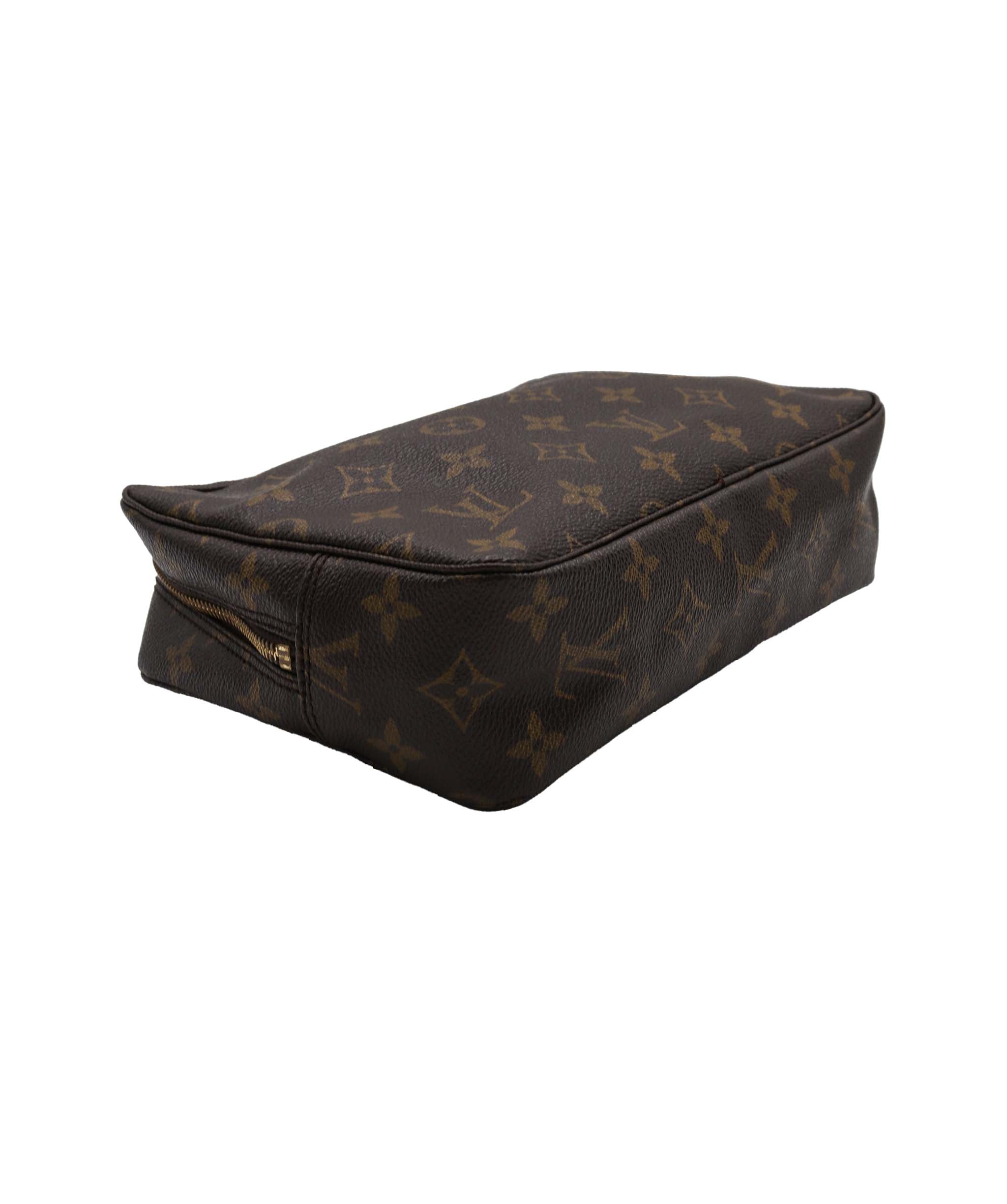 LOUIS VUITTON Monogram Trousse Toilette 23 Clutch Bag - DXBV0151