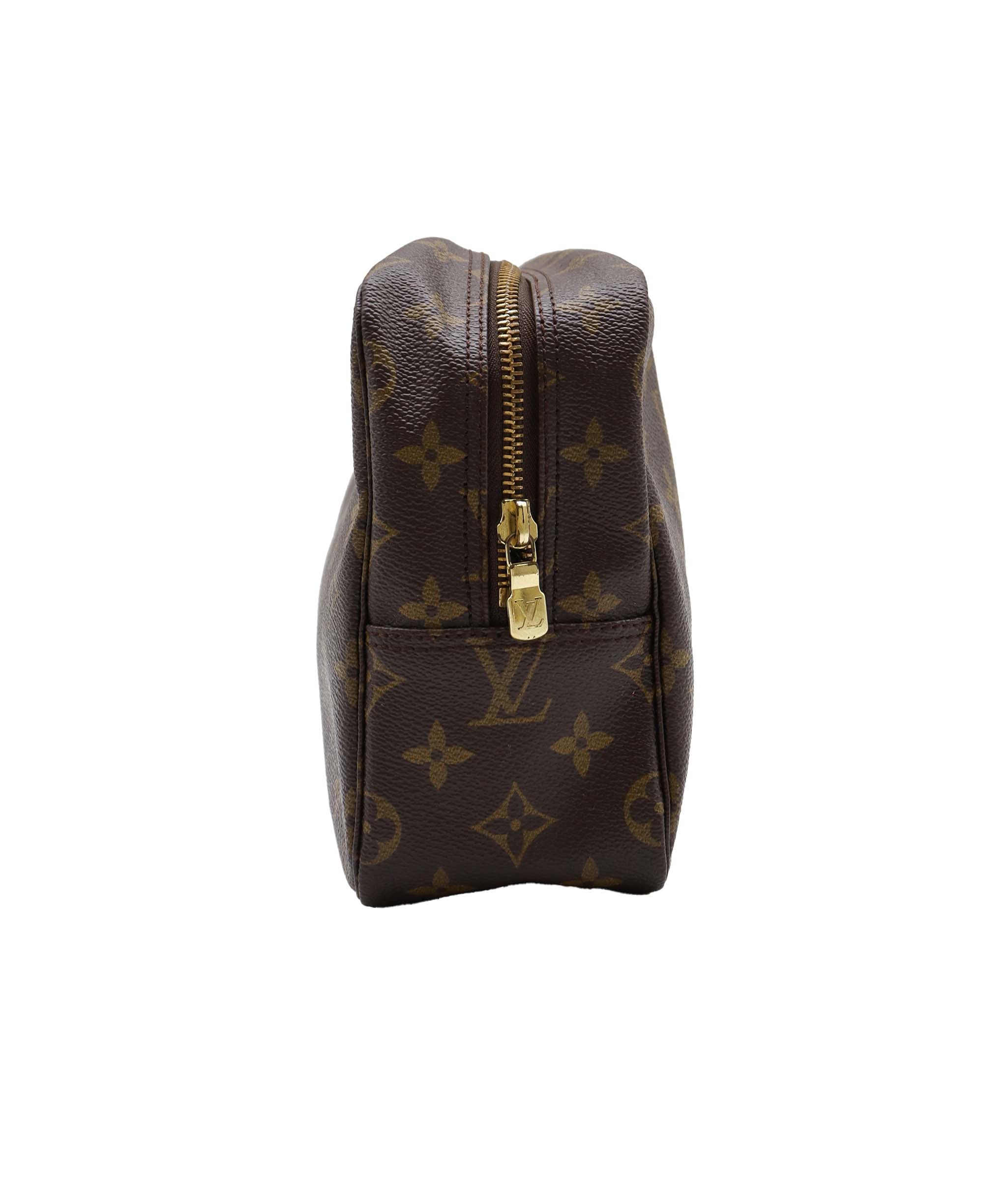 LOUIS VUITTON Monogram Trousse Toilette 28 Clutch Bag - DXBV0144