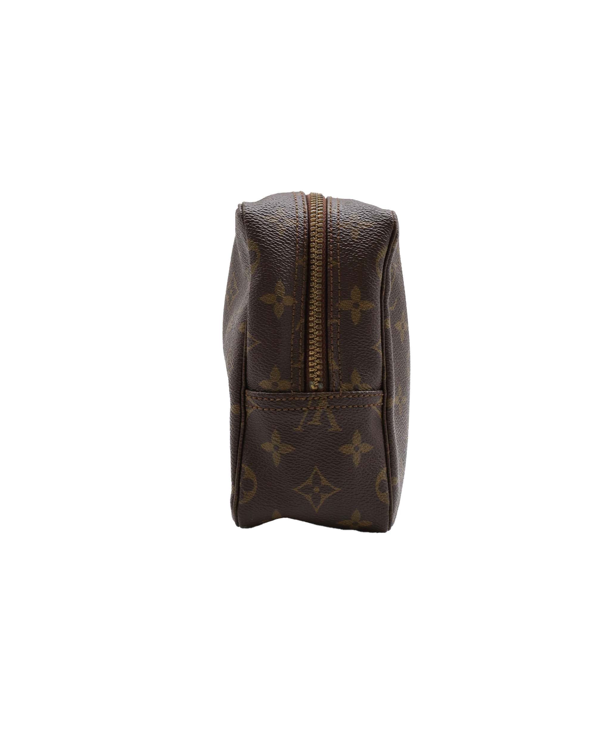 LOUIS VUITTON Monogram Trousse Toilette 28 Clutch Bag - DXBV0140