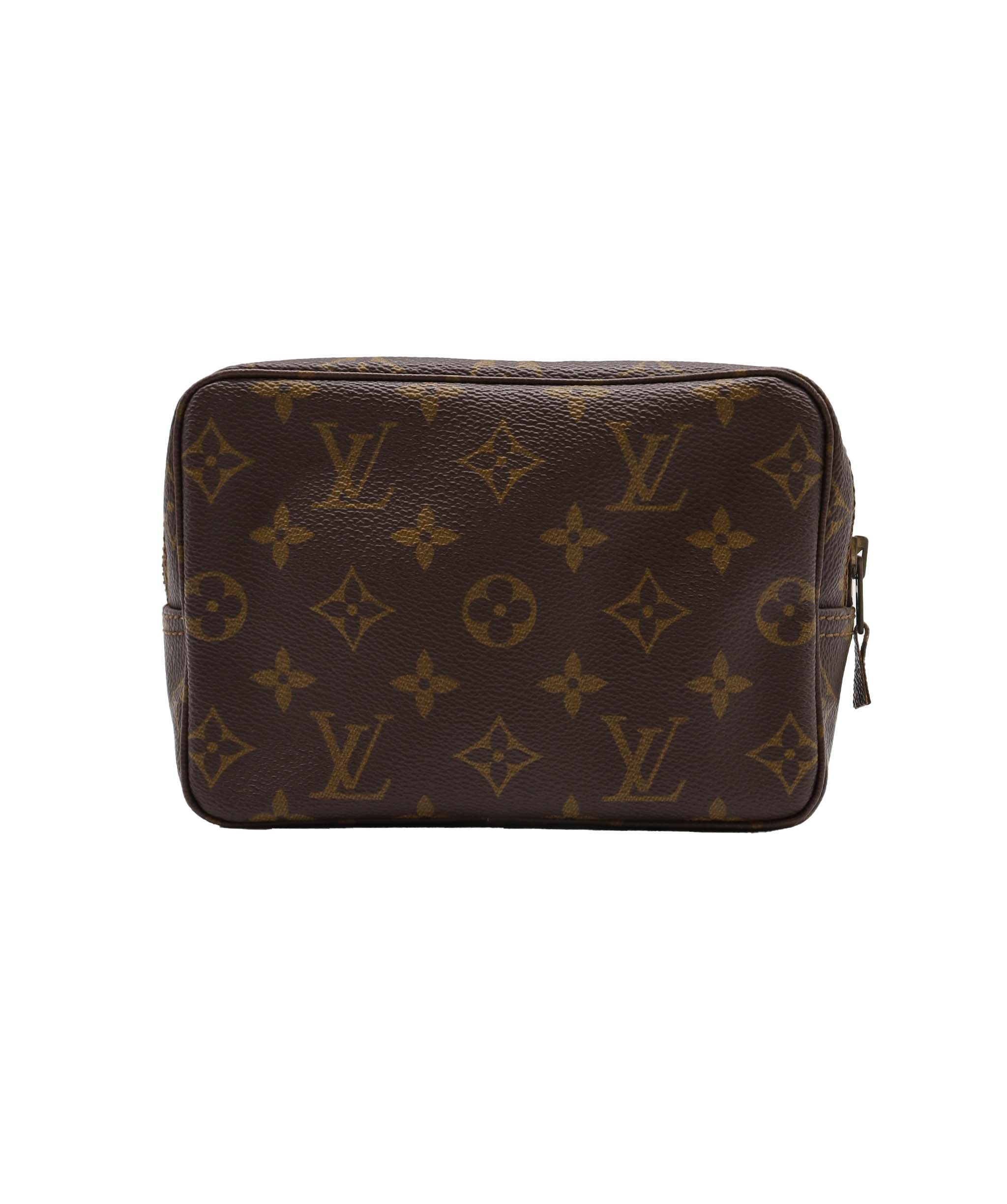 LOUIS VUITTON Monogram Trousse Toilette 18 Pouch - DXBV0153