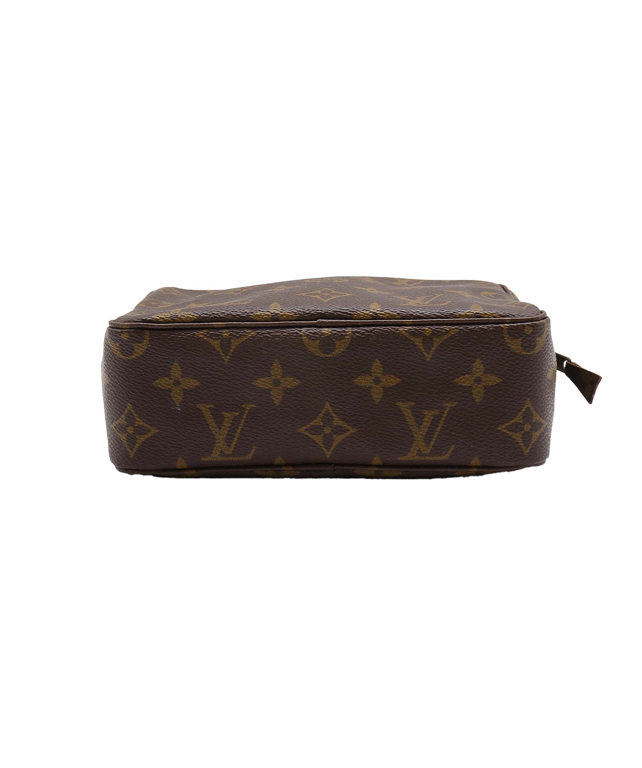 LOUIS VUITTON Monogram Trousse Toilette 18 Pouch - DXBV0153