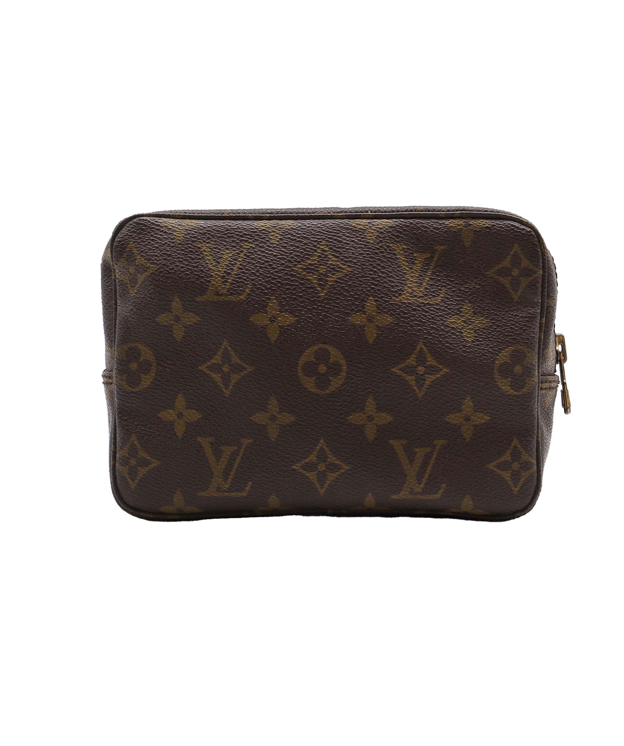 LOUIS VUITTON Monogram Trousse Toilette 18 Pouch - DXBV0154