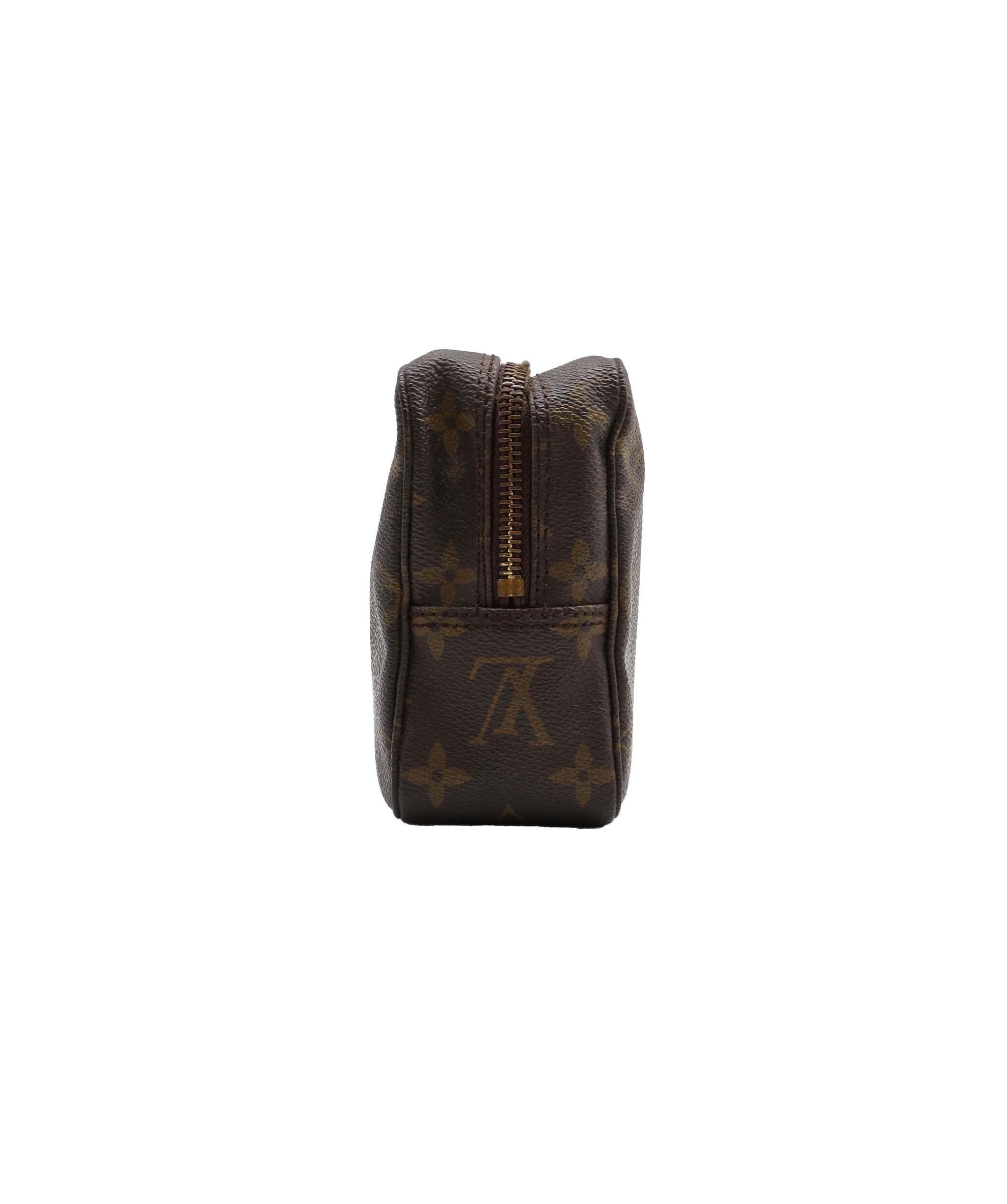 LOUIS VUITTON Monogram Trousse Toilette 18 Pouch - DXBV0154