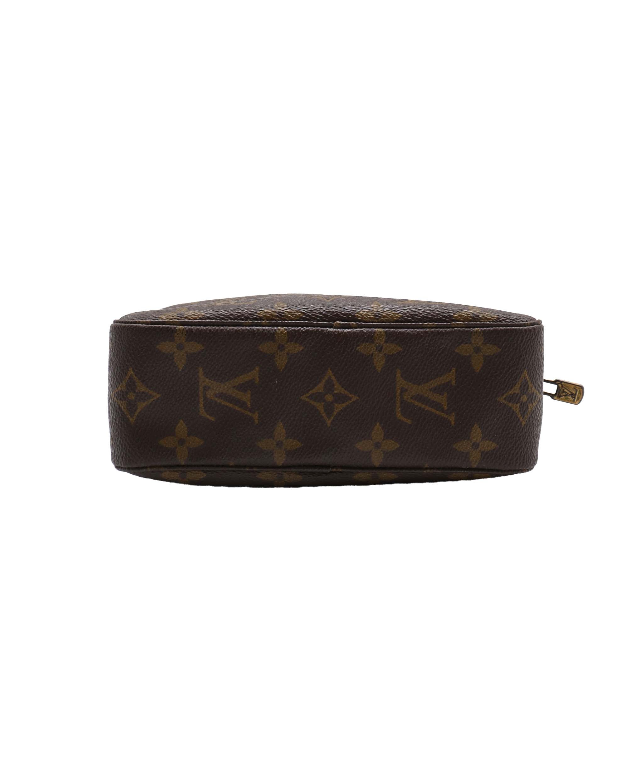 LOUIS VUITTON Monogram Trousse Toilette 18 Pouch - DXBV0154