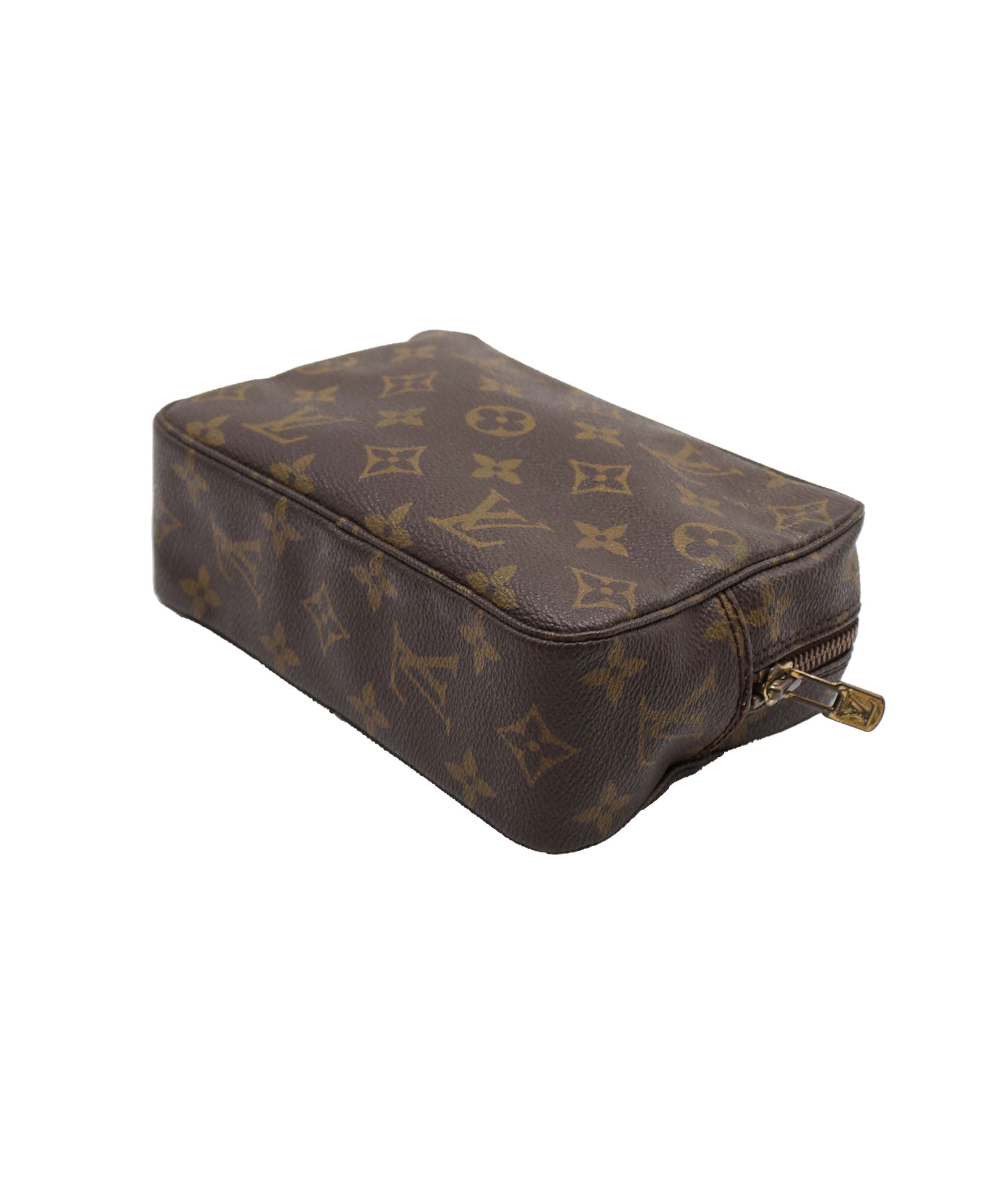 LOUIS VUITTON Monogram Trousse Toilette 18 Pouch - DXBV0154