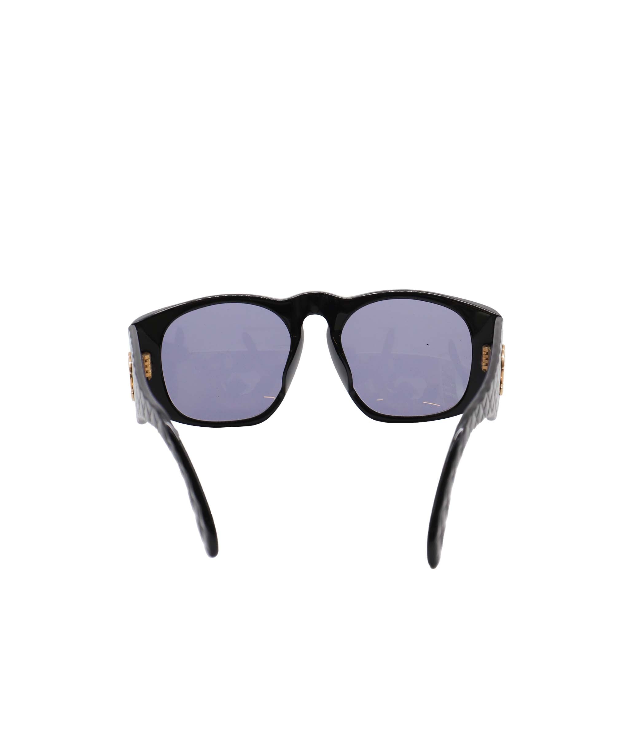 CHANEL Sunglasses plastic Black  DXBV0400