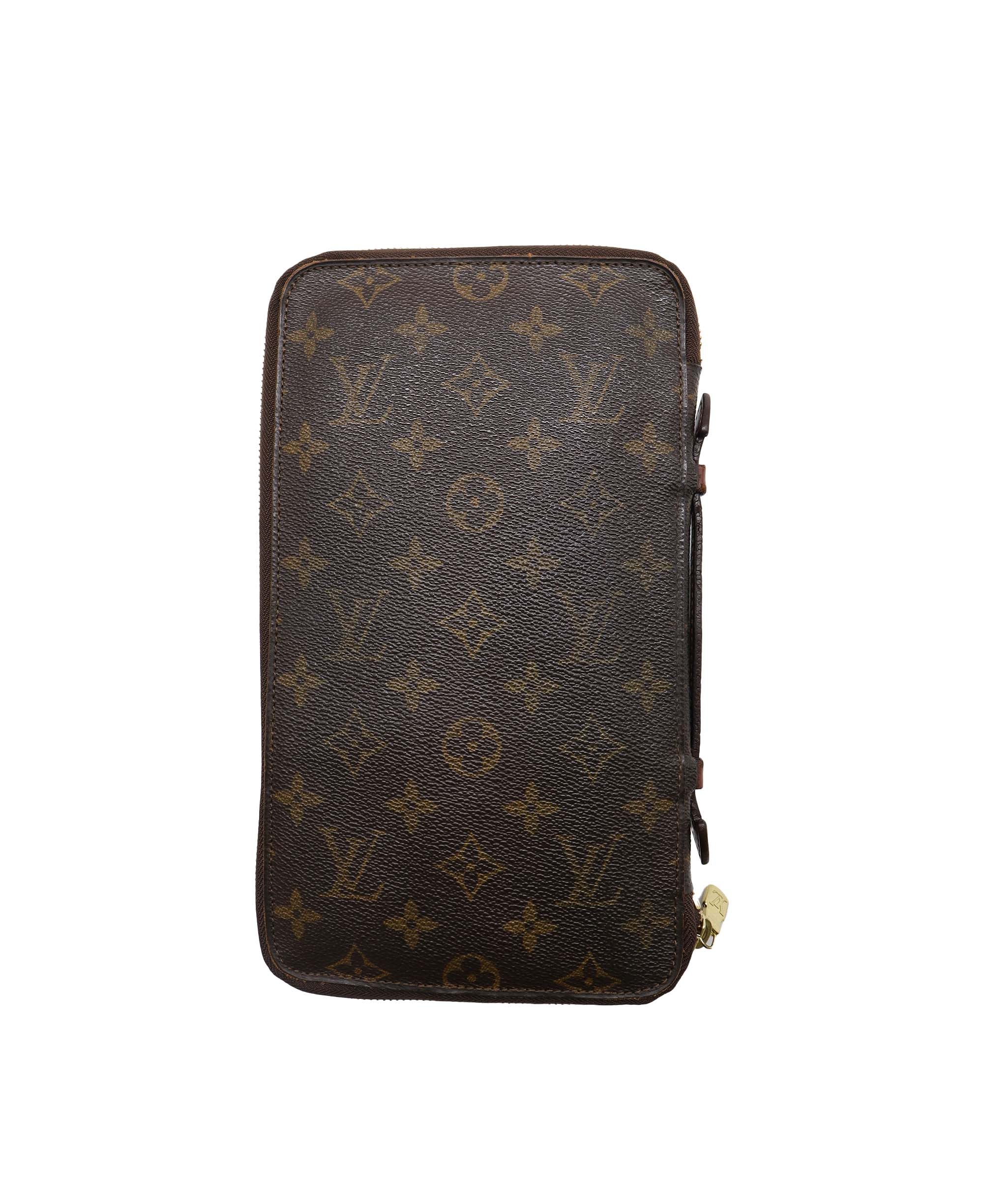 LOUIS VUITTON Monogram Poche Escapade Travel Case M60113 LV Auth 88200 DXBV0177