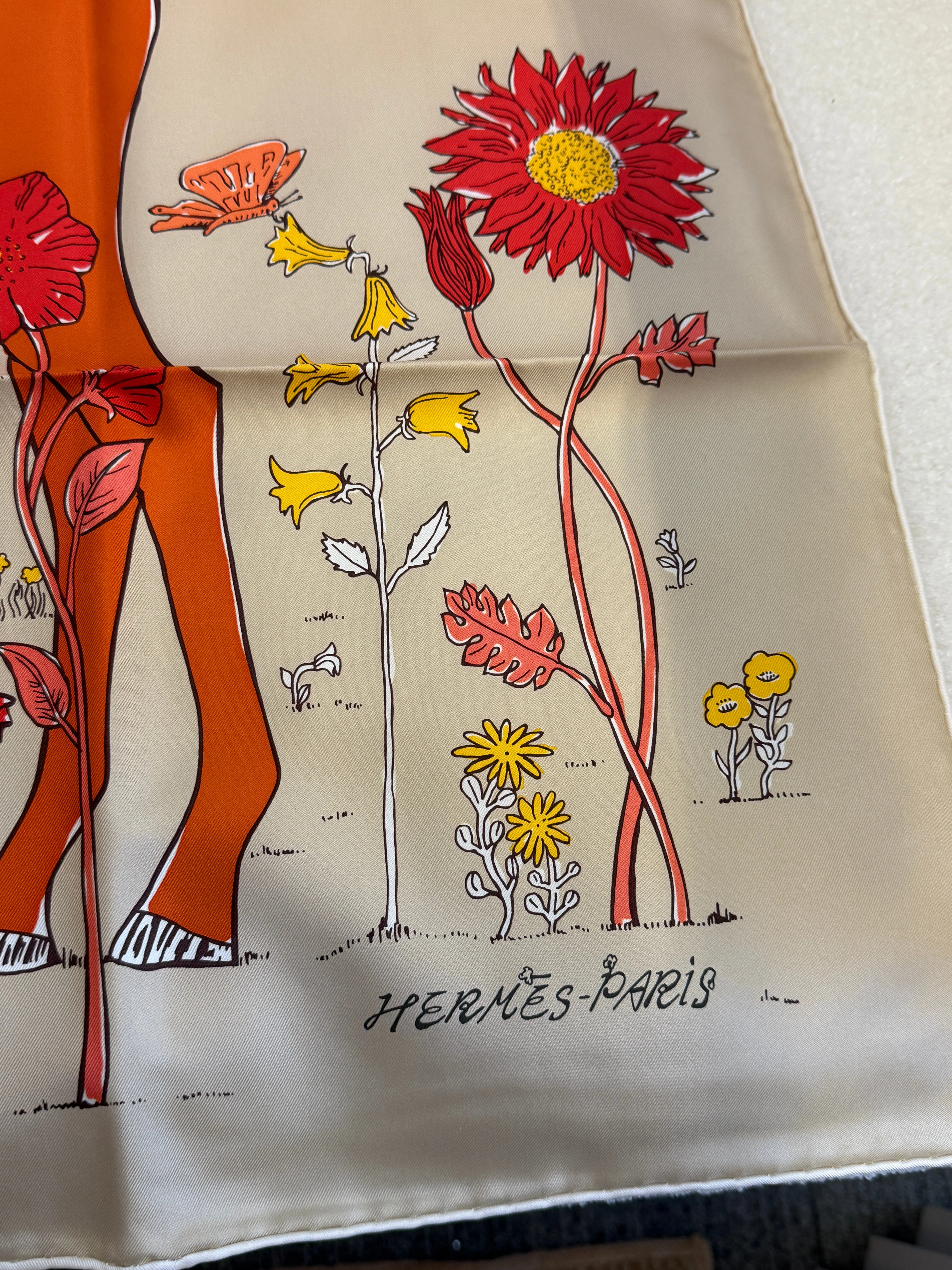 Hermes silk scarf new with box 90*90 CM