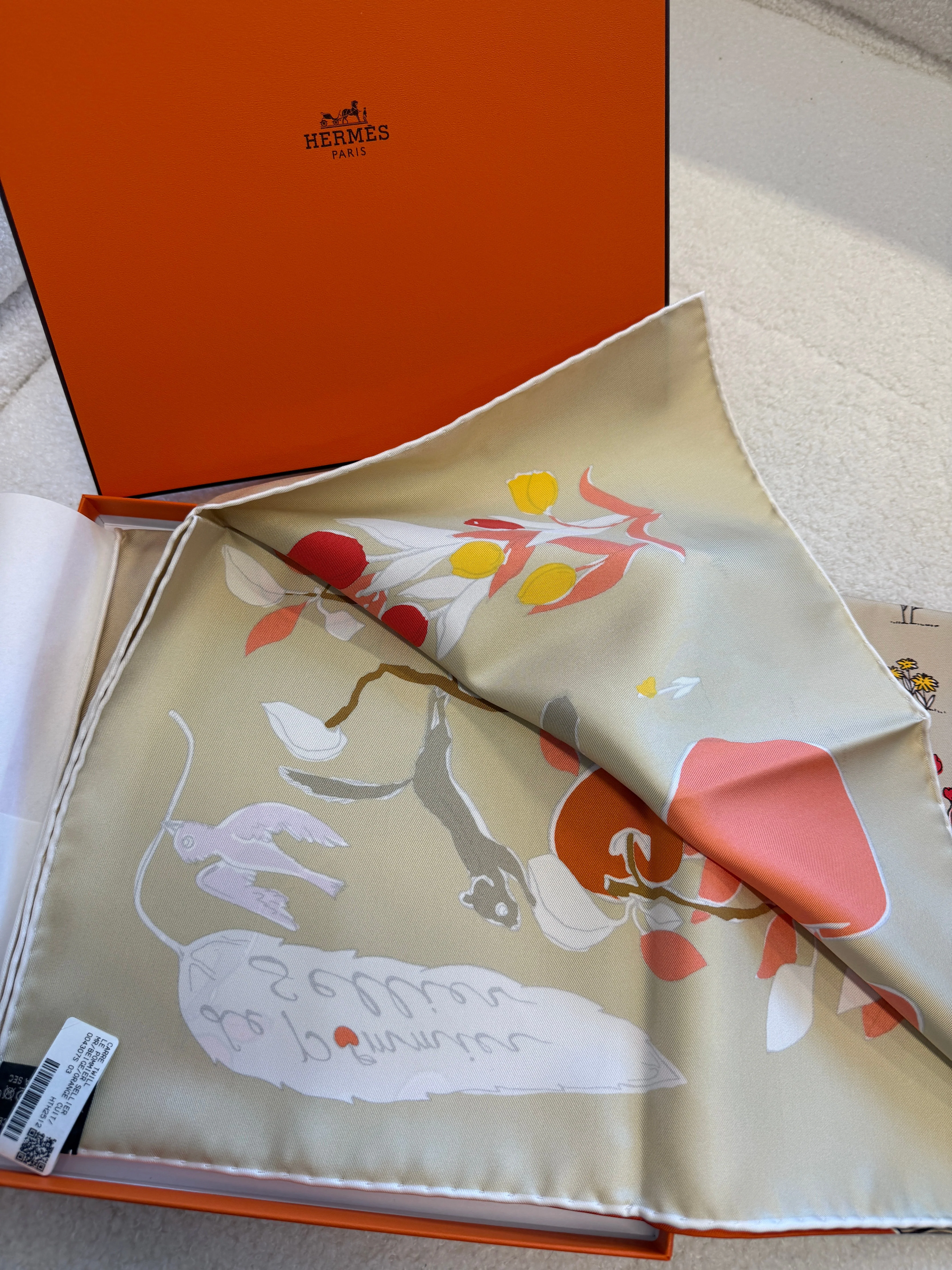 Hermes silk scarf new with box 90*90 CM