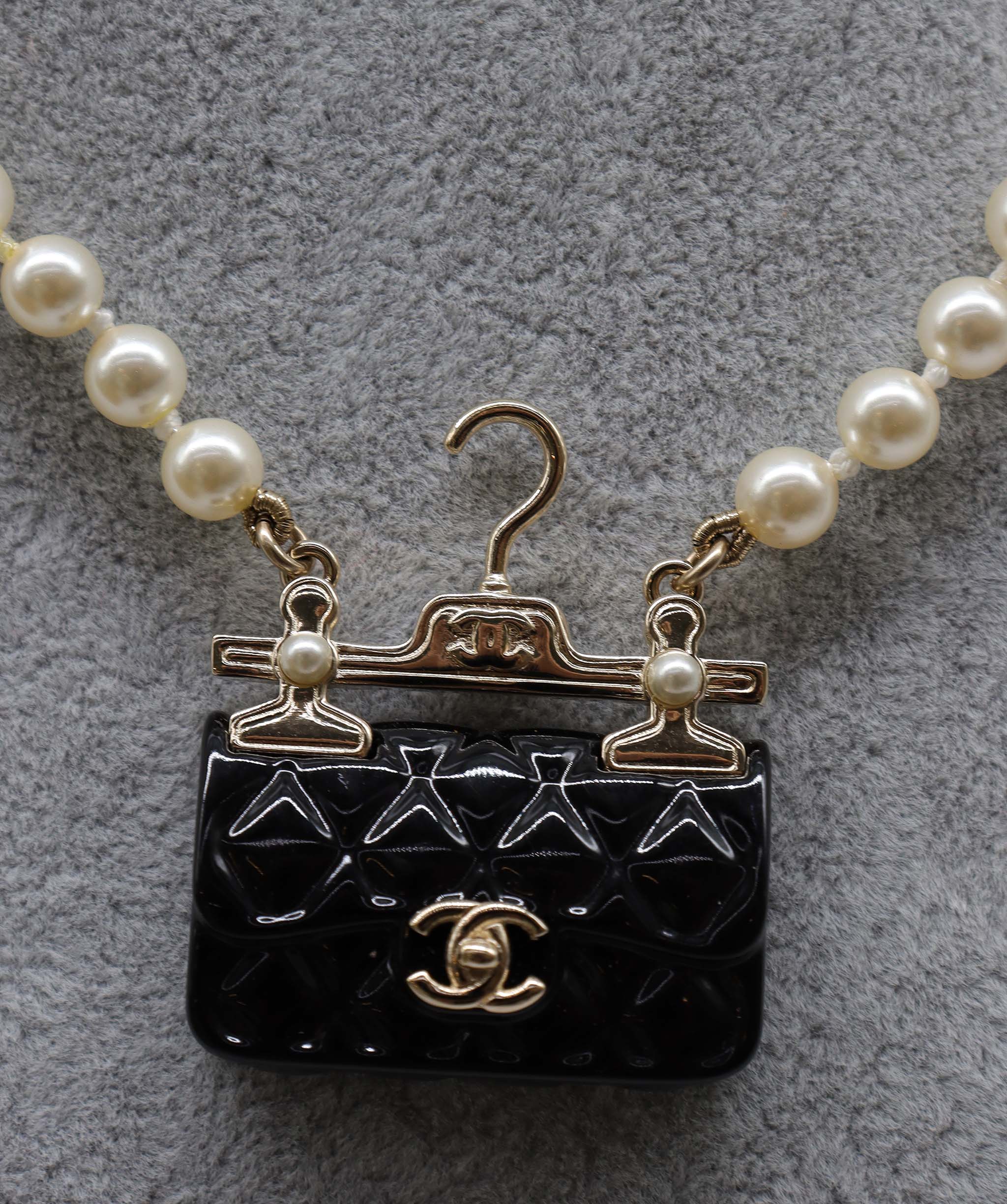 CHANEL NECKLACE MATELASSE BAG MOTIF FAKEPEARL COCOMARK ACCESSORY B23C 90208544 90208544