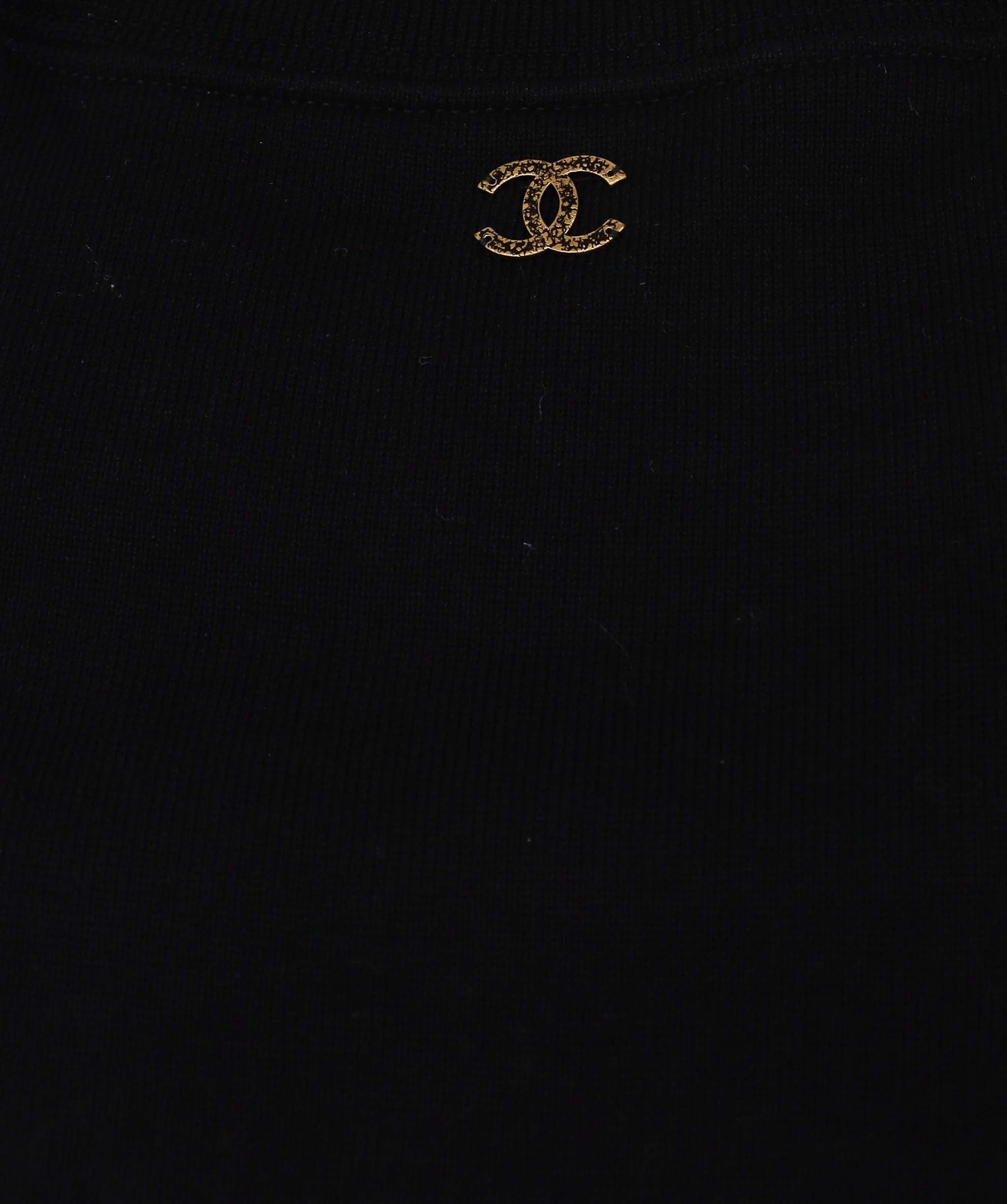 Chanel T-Shirt Black CC Logo Gold Size XS  SKC1812