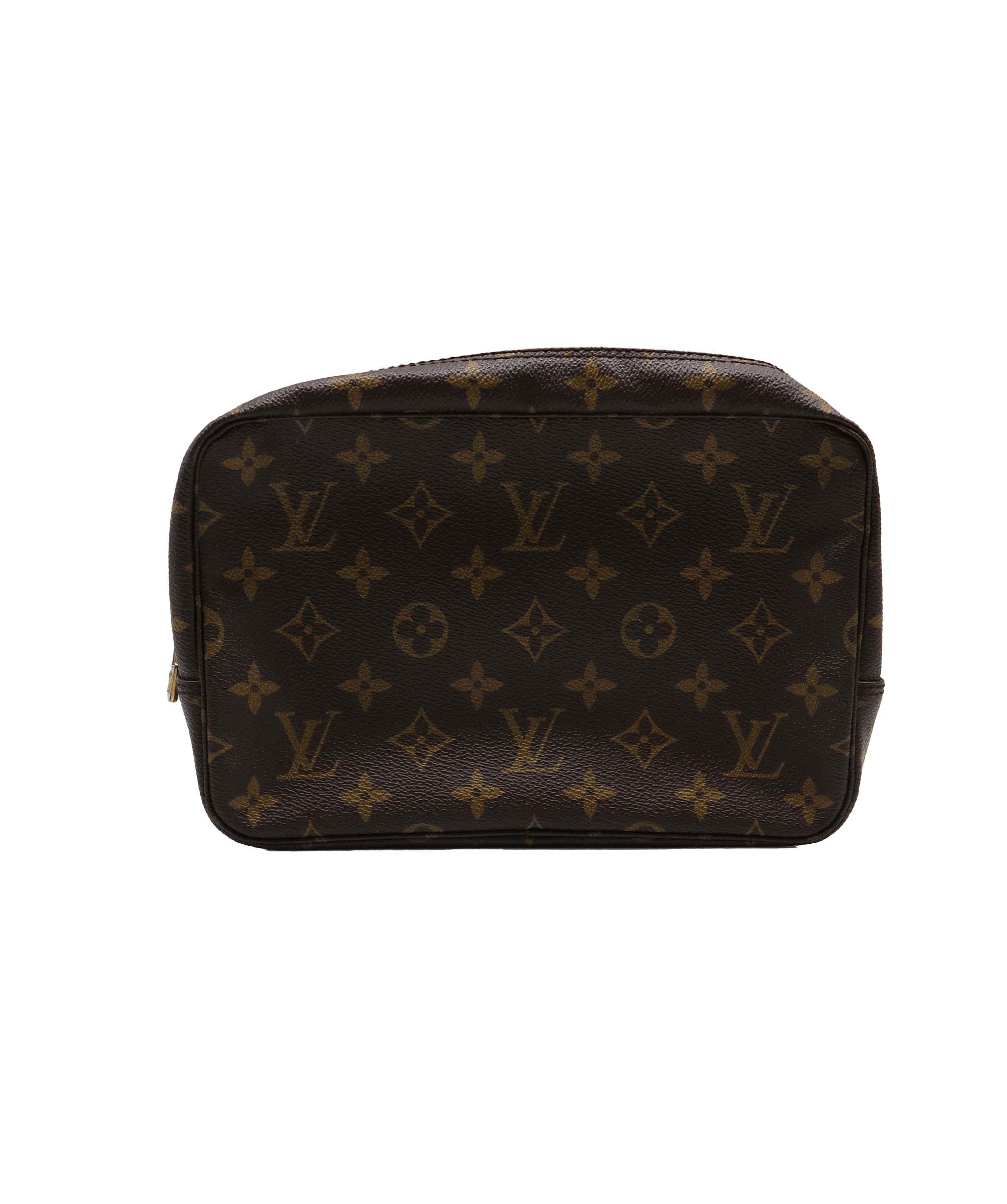 LOUIS VUITTON Monogram Trousse Toilette 23 Clutch Bag M47524 LV Auth 57483 DXBV0045