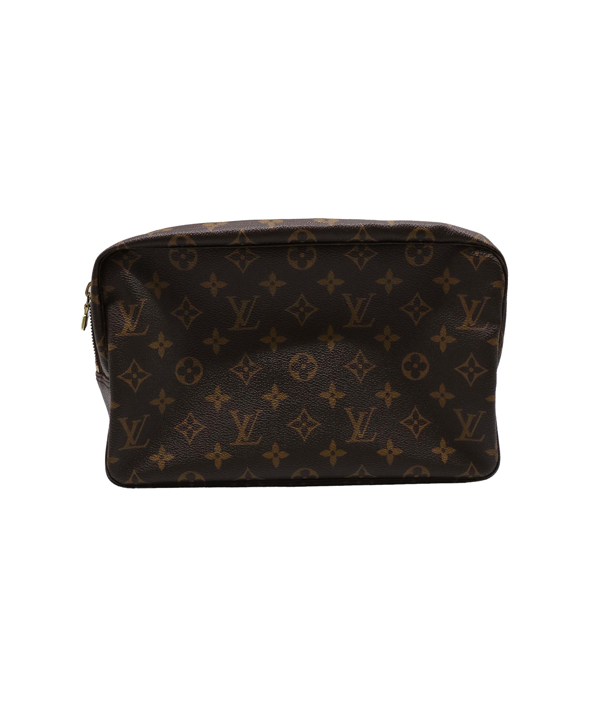 LOUIS VUITTON Monogram Trousse Toilette 28 Clutch Bag M47522 LV Auth 78632 DXBV0050