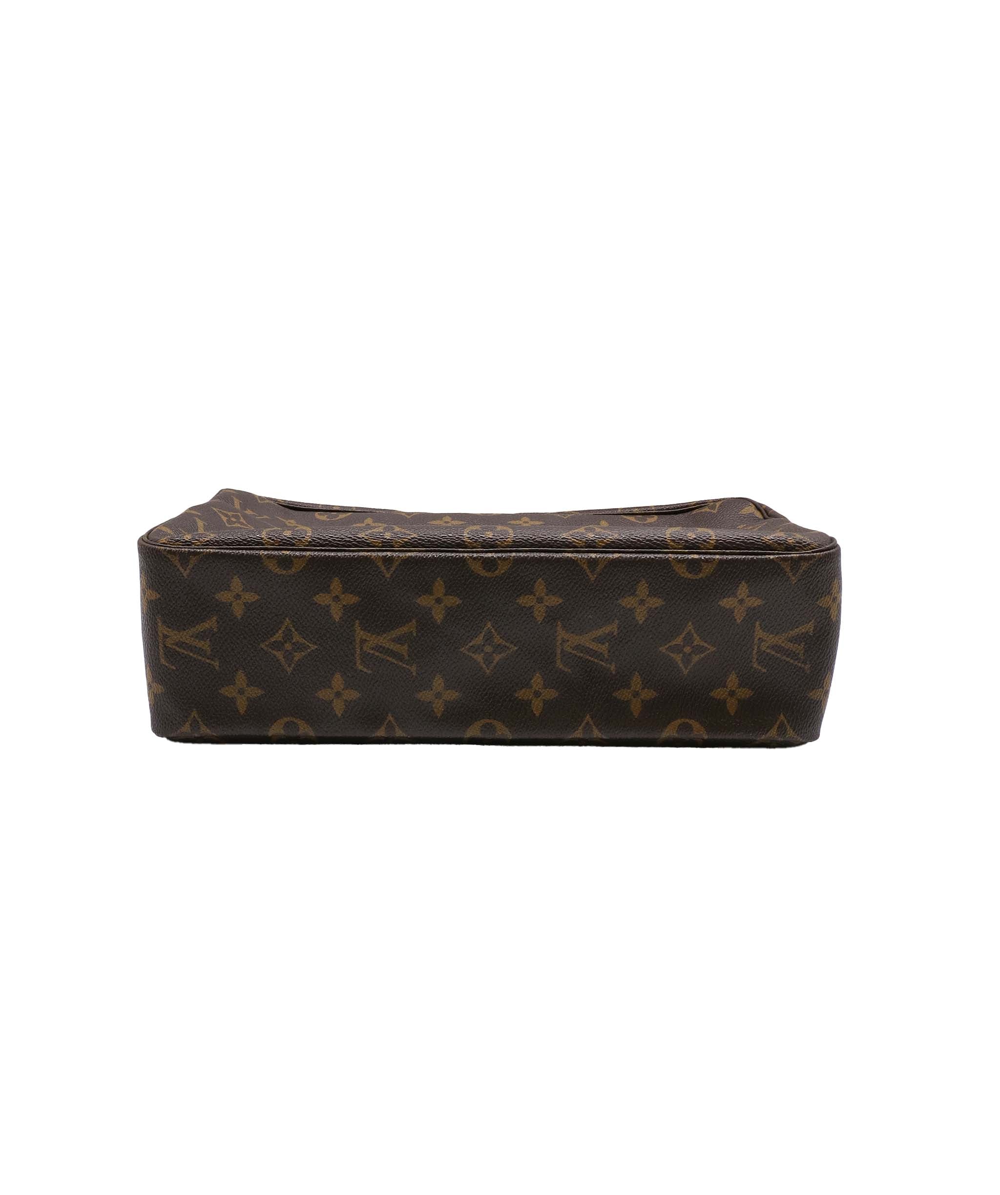 LOUIS VUITTON Monogram Trousse Toilette 28 Clutch Bag M47522 LV Auth 78632 DXBV0050