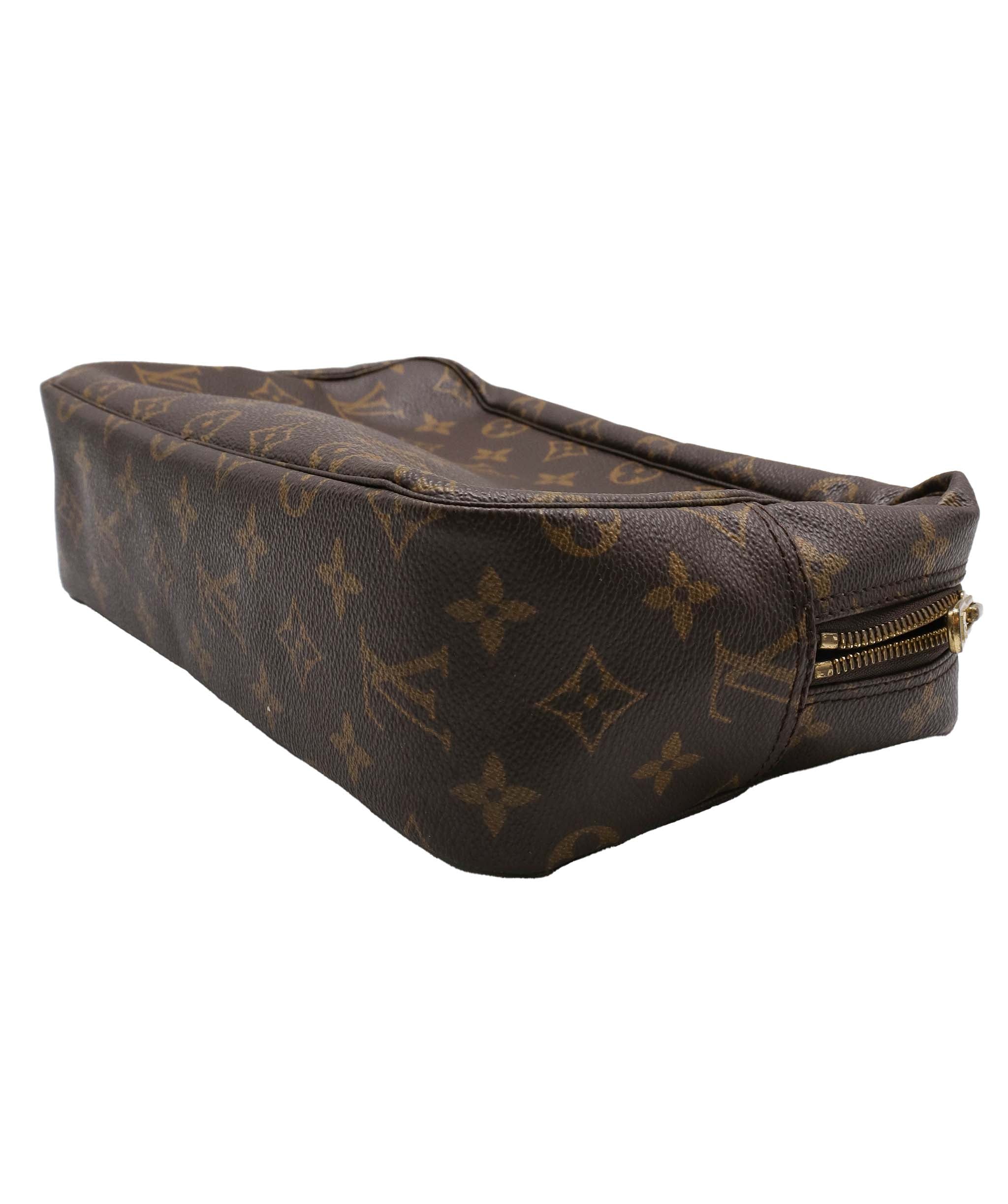 LOUIS VUITTON Monogram Trousse Toilette 28 Clutch Bag M47522 LV Auth 78633 DXBV0051