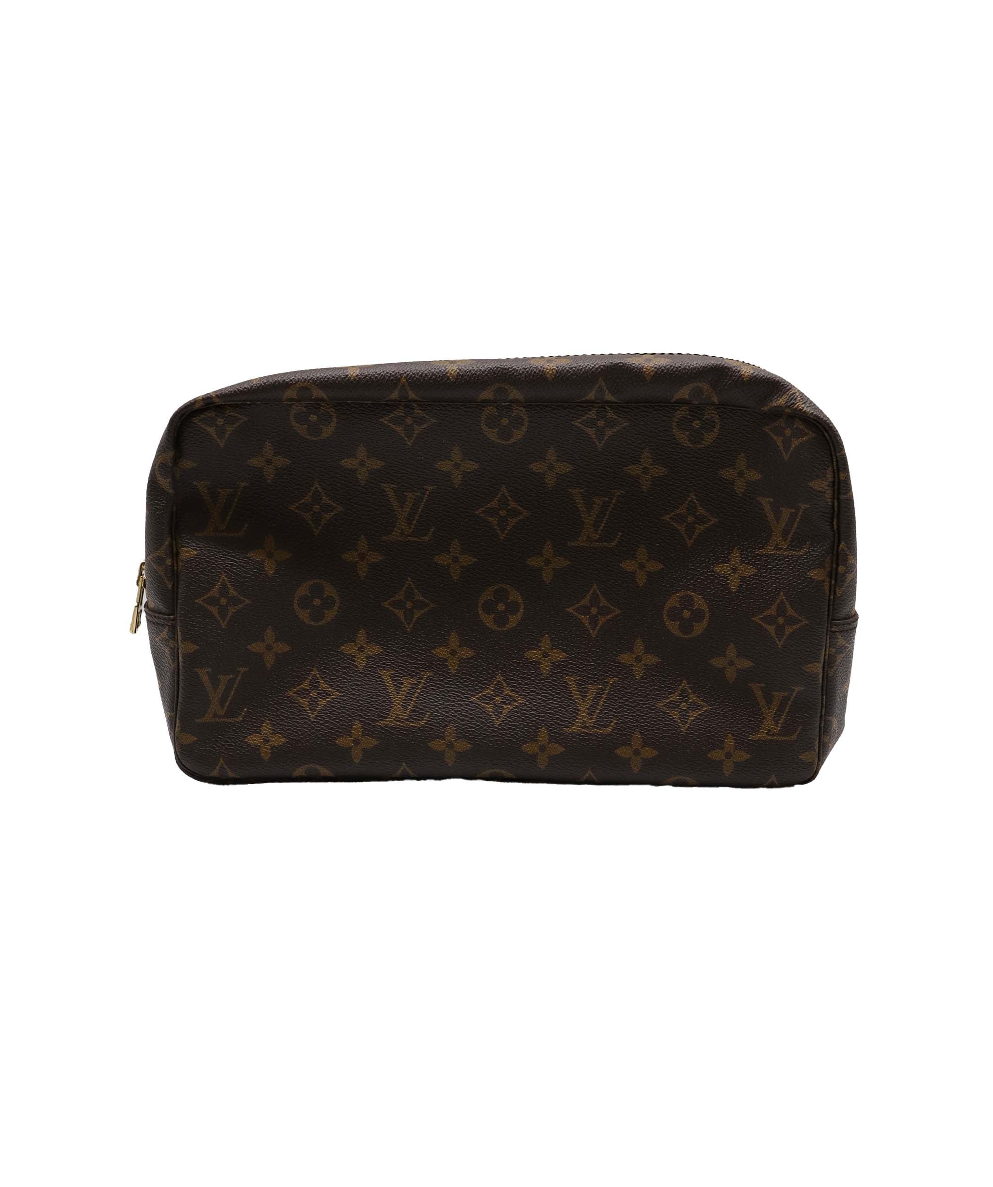 LOUIS VUITTON Monogram Trousse Toilette 28 Clutch Bag M47522 LV Auth 68923 DXBV0049