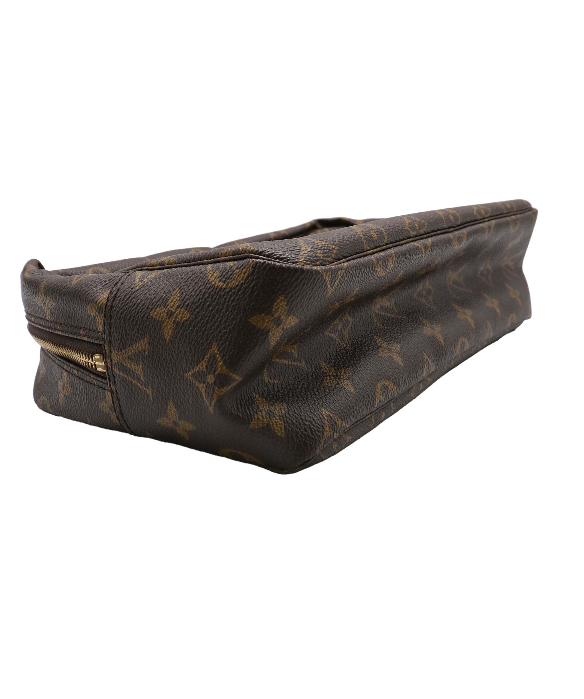 LOUIS VUITTON Monogram Trousse Toilette 28 Clutch Bag M47522 LV Auth 68923 DXBV0049