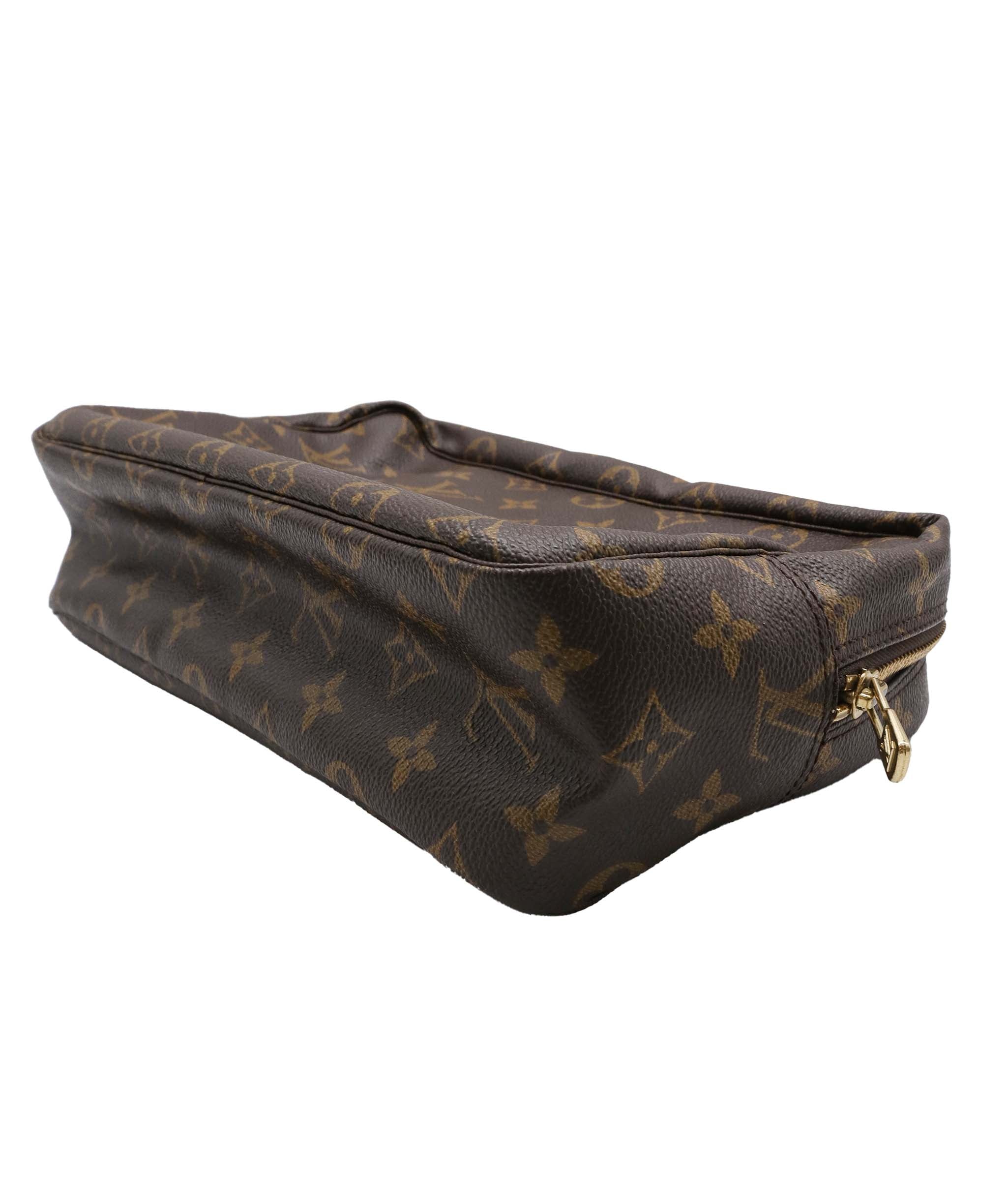 LOUIS VUITTON Monogram Trousse Toilette 28 Clutch Bag M47522 LV Auth 68923 DXBV0049