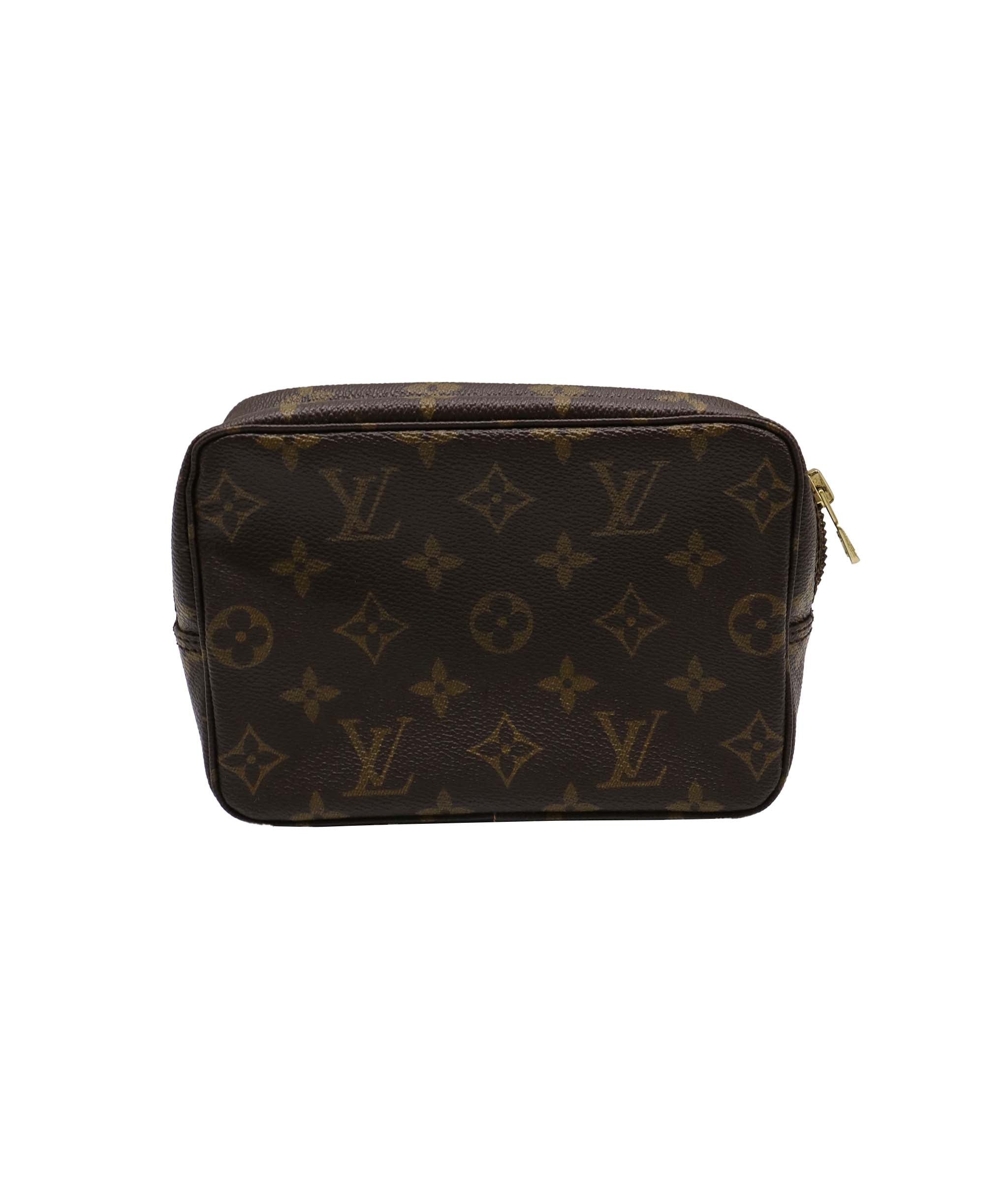 LOUIS VUITTON Monogram Trousse Toilette 18 Pouch M47526 LV Auth am6722 DXBV0044