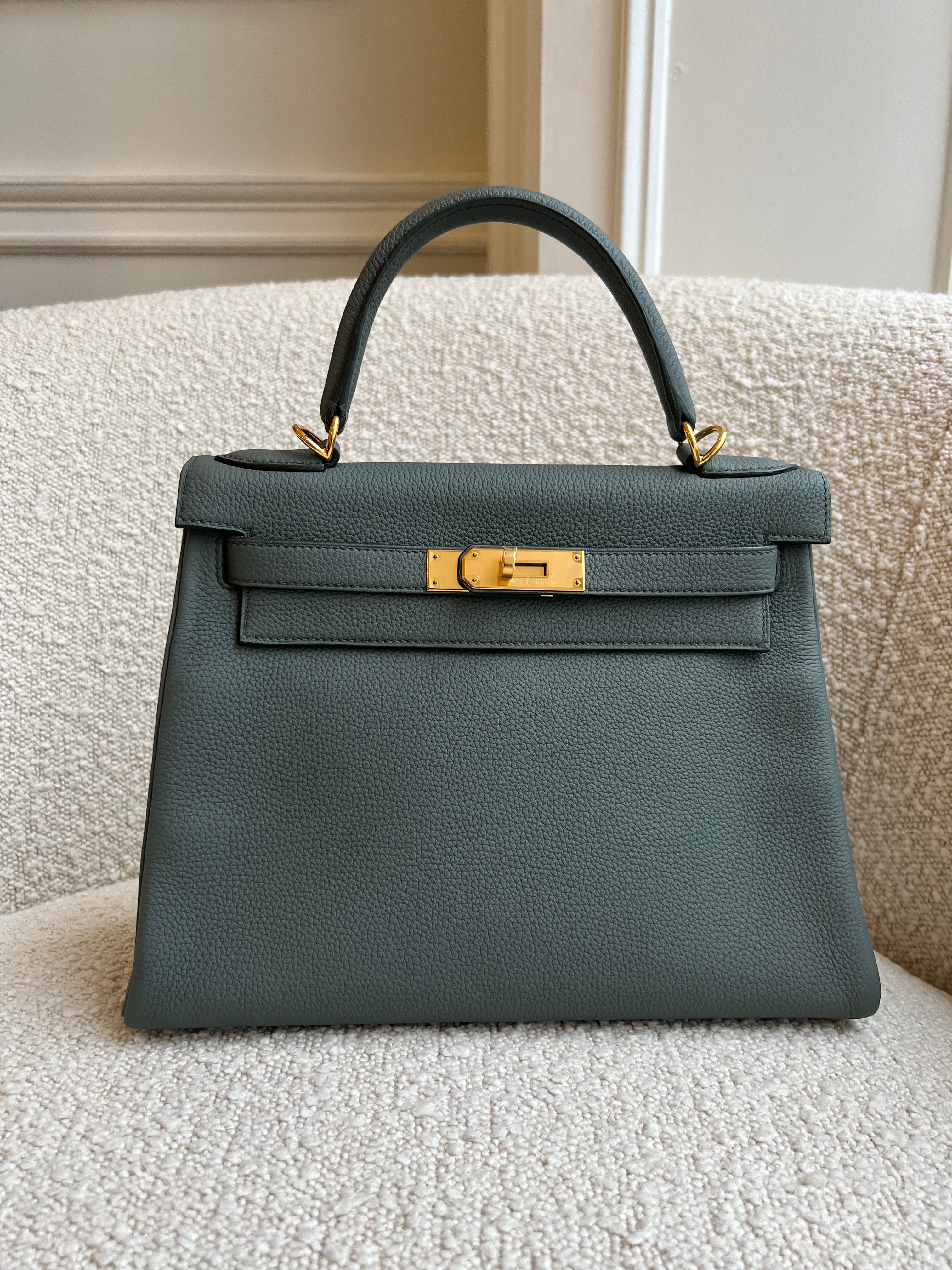 PRELOVED HERMÈS KELLY 28CM VERT AMANDE Togo Leather with Gold Hardware