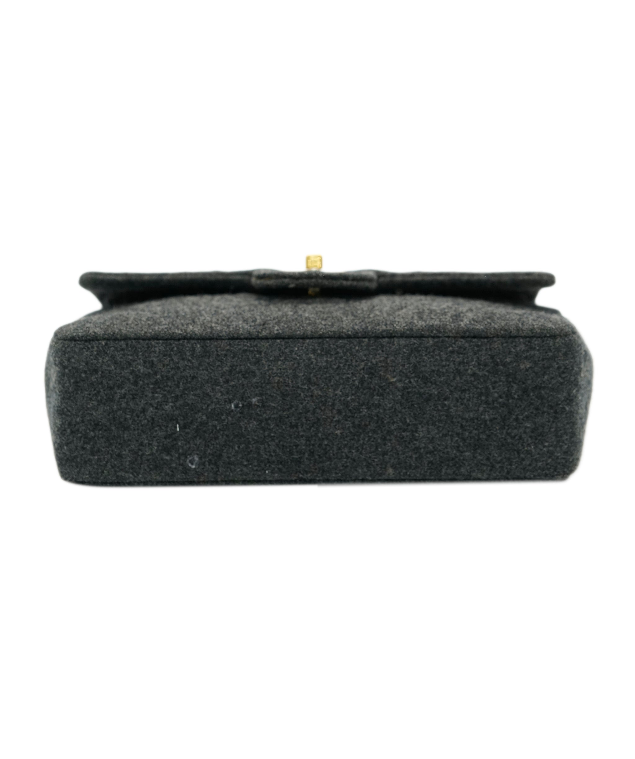 Chanel grey wool felt classic flap  AVC2130