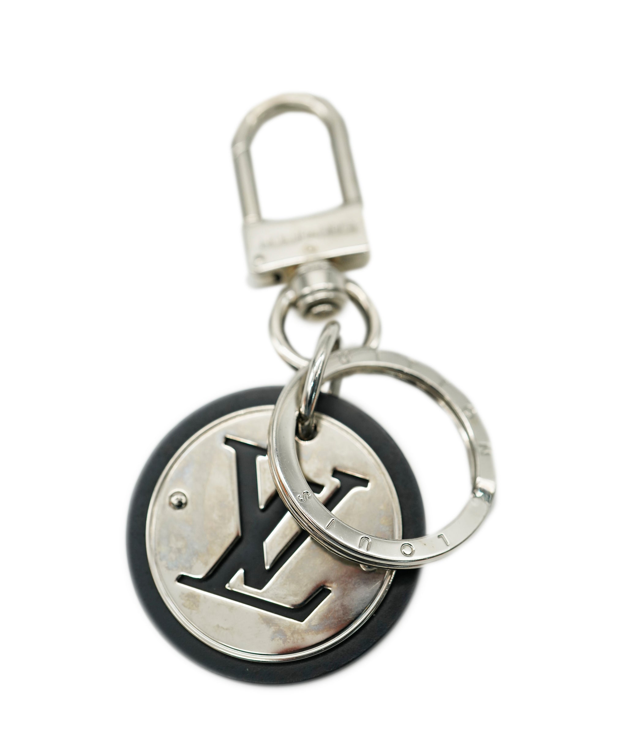 LOUIS VUITTON LV circle Key Charm DBXS2176