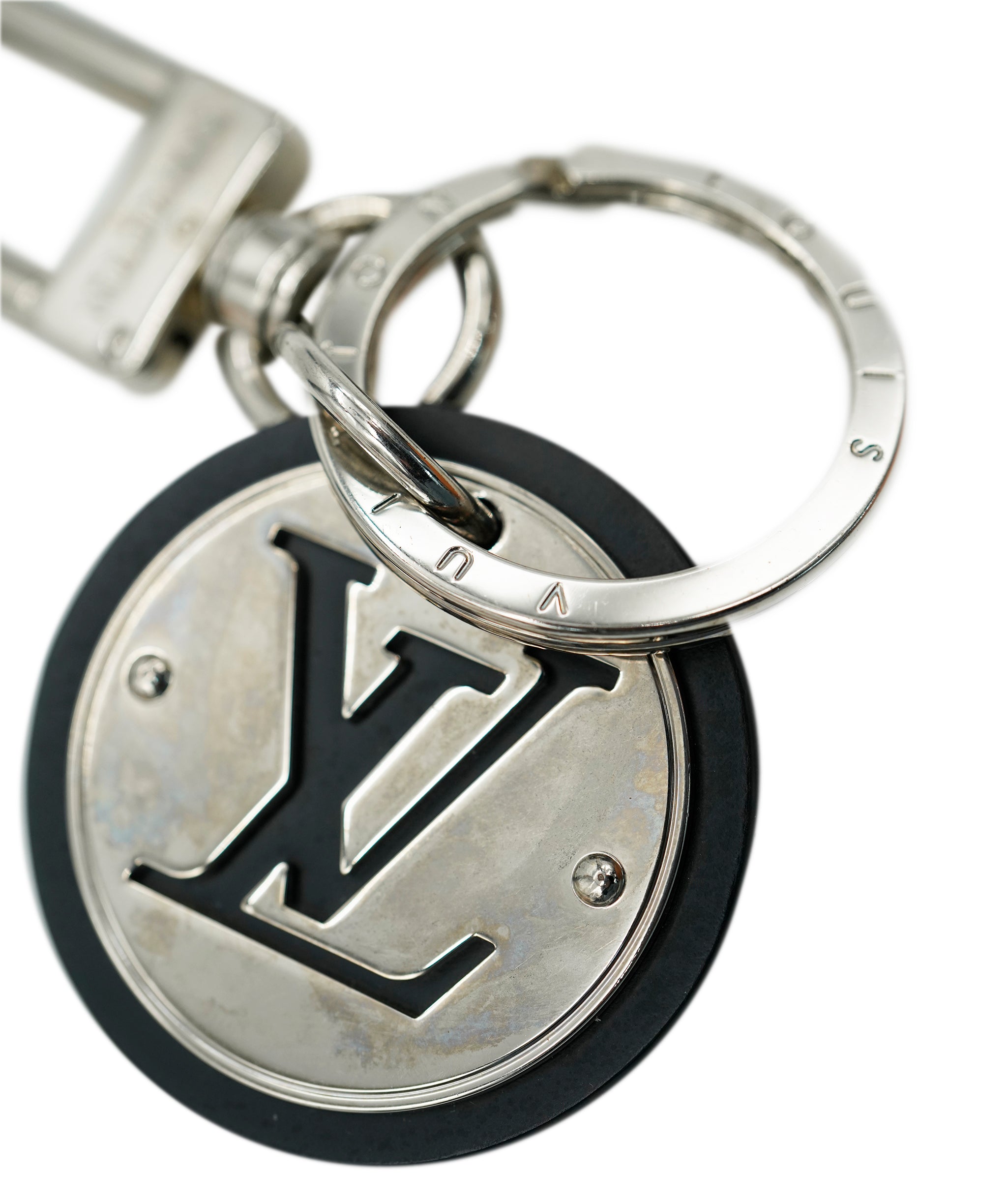 LOUIS VUITTON LV circle Key Charm DBXS2176