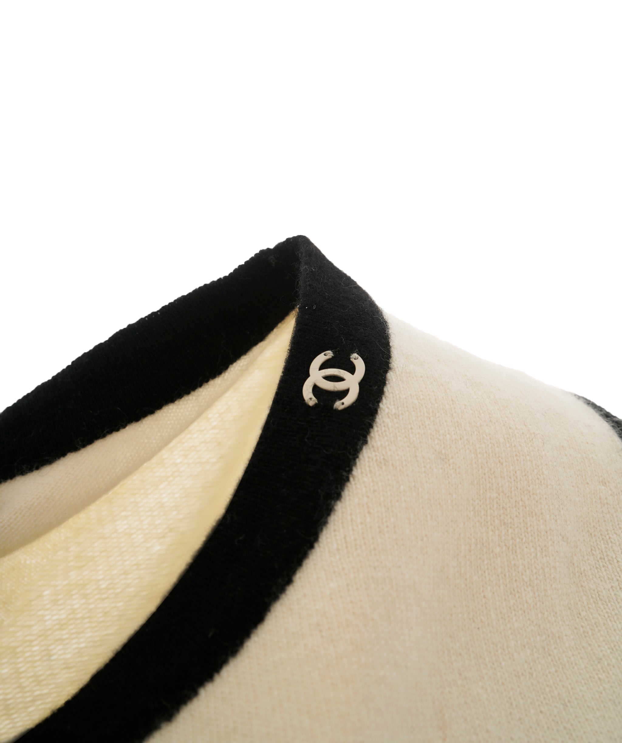 Chanel CC Cashmere Top Sleeveless Cream Black ASL10652