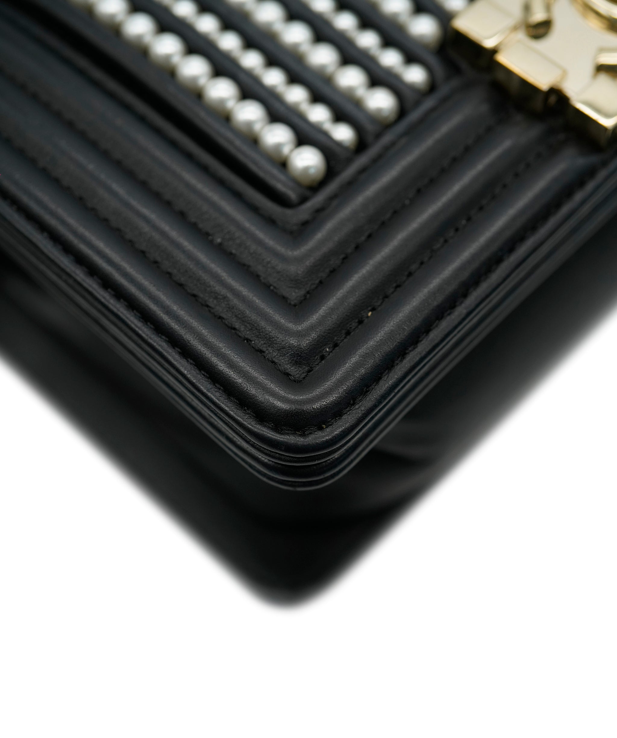 Chanel small pearl & black boy bag - AJC0777