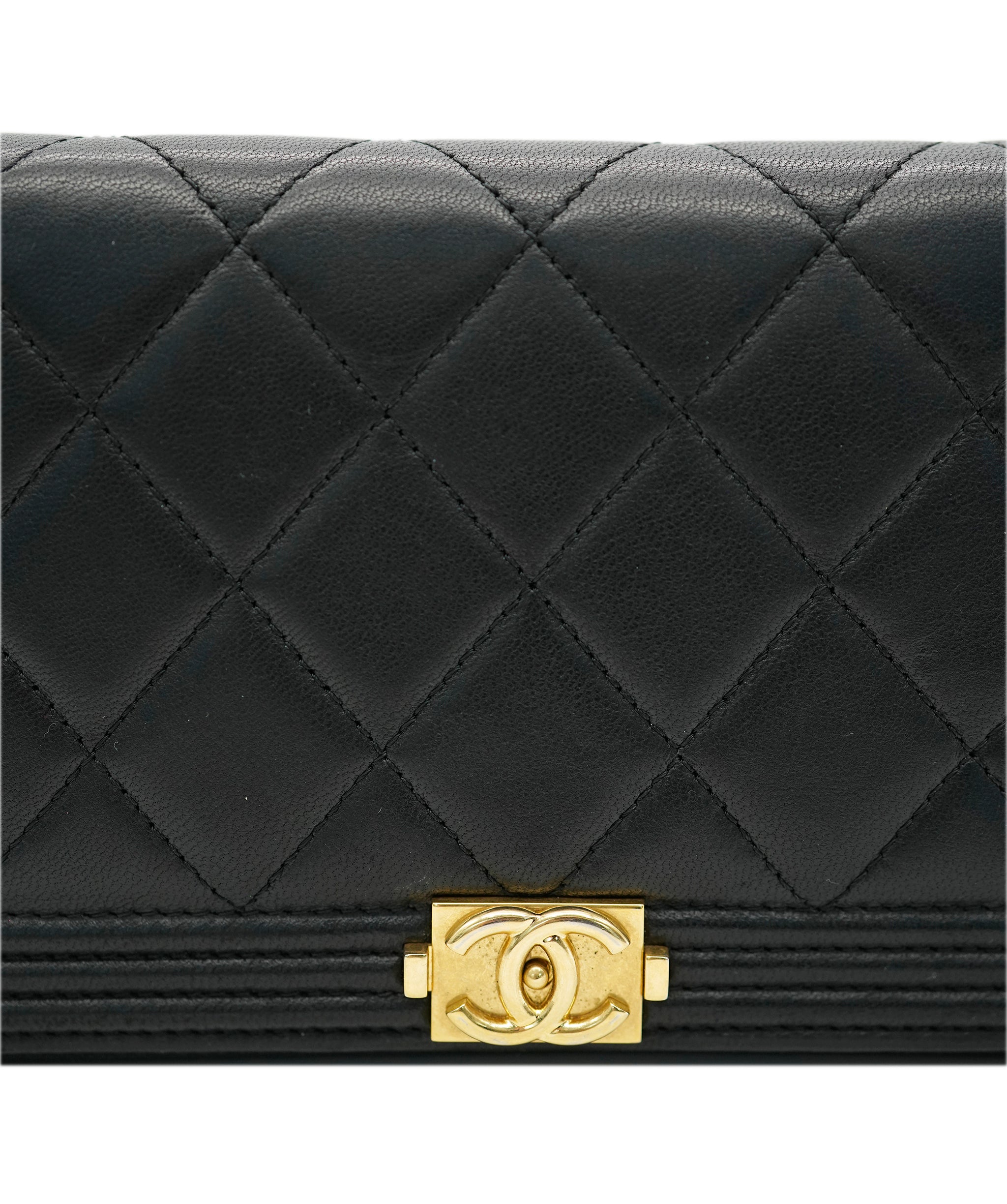 Chanel Boy Lambskin Zip Wallet ALL0829