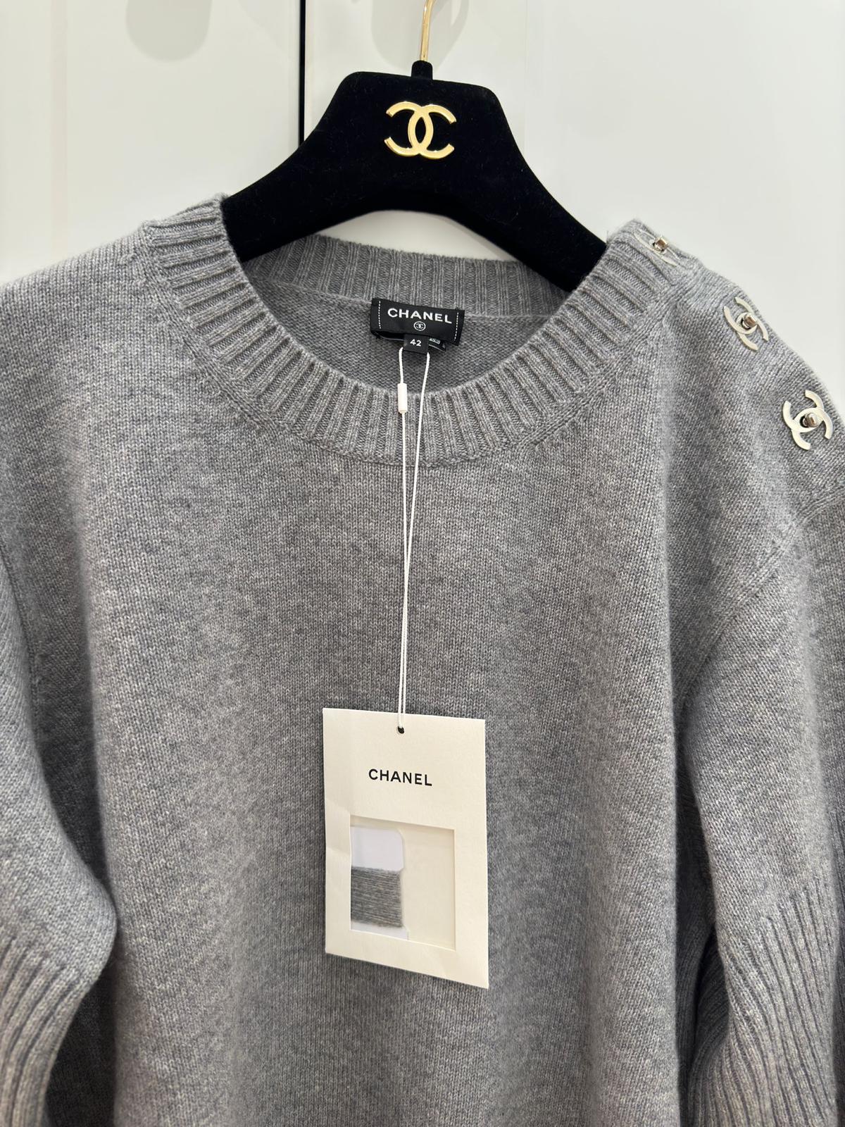 Chanel Grey Cashmere Top with CC Turnlock PHW ASC5362