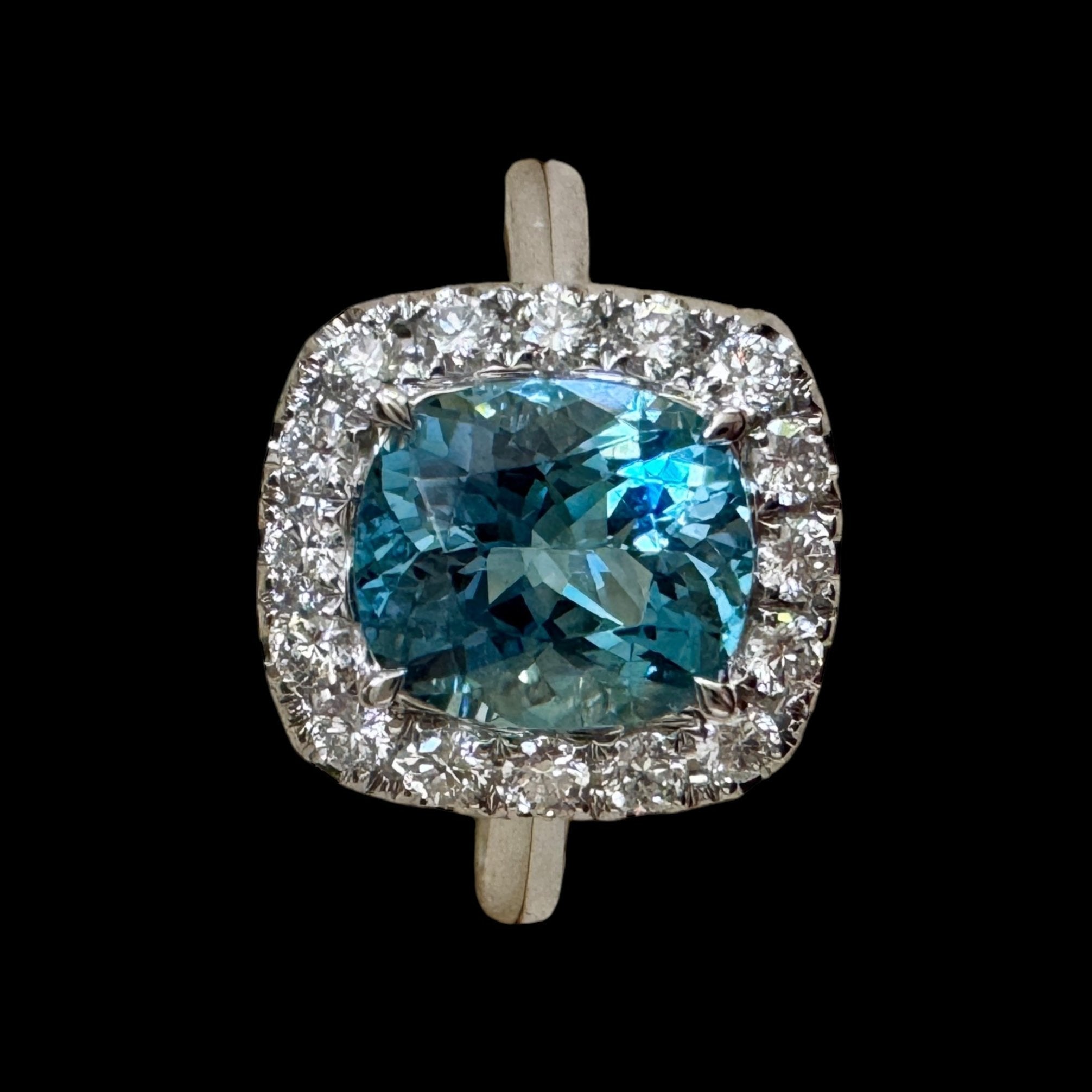 1.81ct "Santa Maria" Aquamarine & Diamond Ring set in 18K White Gold