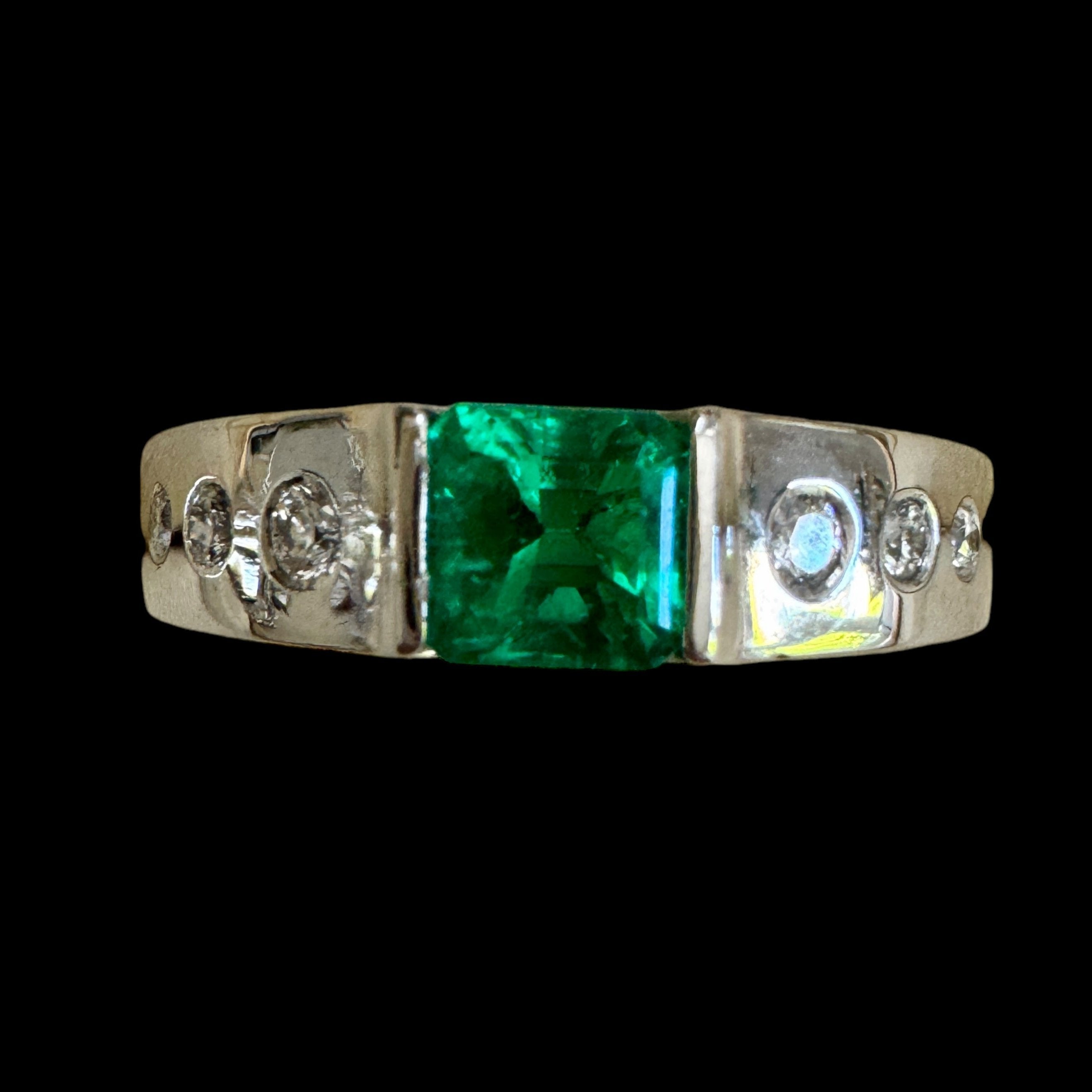 0.70ct Columbian Emerald & White Diamond Ring set in Platinum