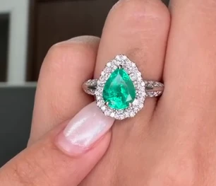 Pear-Shaped Colombian Emerald Minor Oil Ring in PT900 / E1.63ct, D0.90ct JM2697 JJC0310