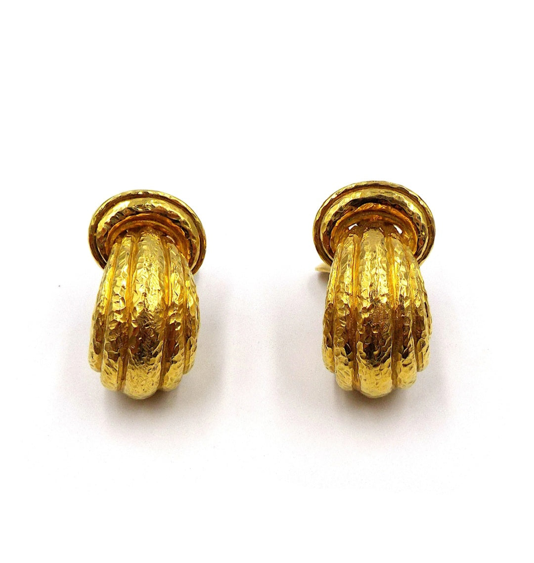 David Webb 18kt yellow gold hammered clip on earrings ASC5184