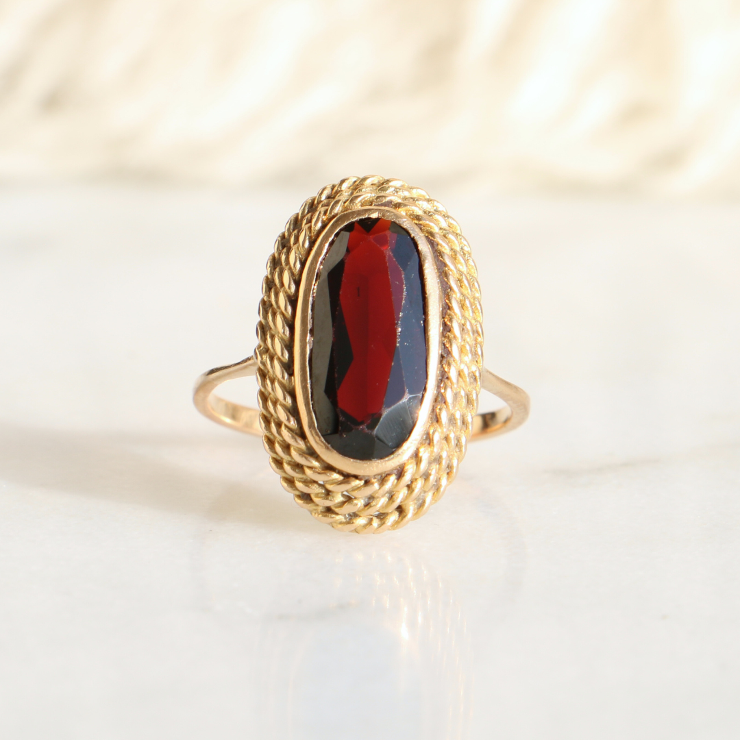 9ct Gold Vintage Large Oval Filgee Garnet Ring