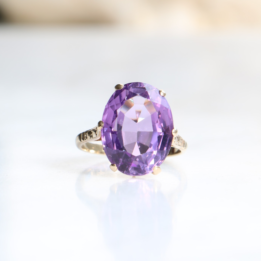 9ct Gold Vintage Oval Cut Amethyst Ring